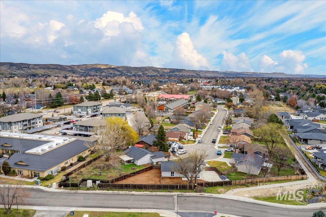 9480 W Wakefield Court, Garden City, Idaho 83714, 3 Bedrooms, 2 Bathrooms, Residential For Sale, Price $450,000, 98977076