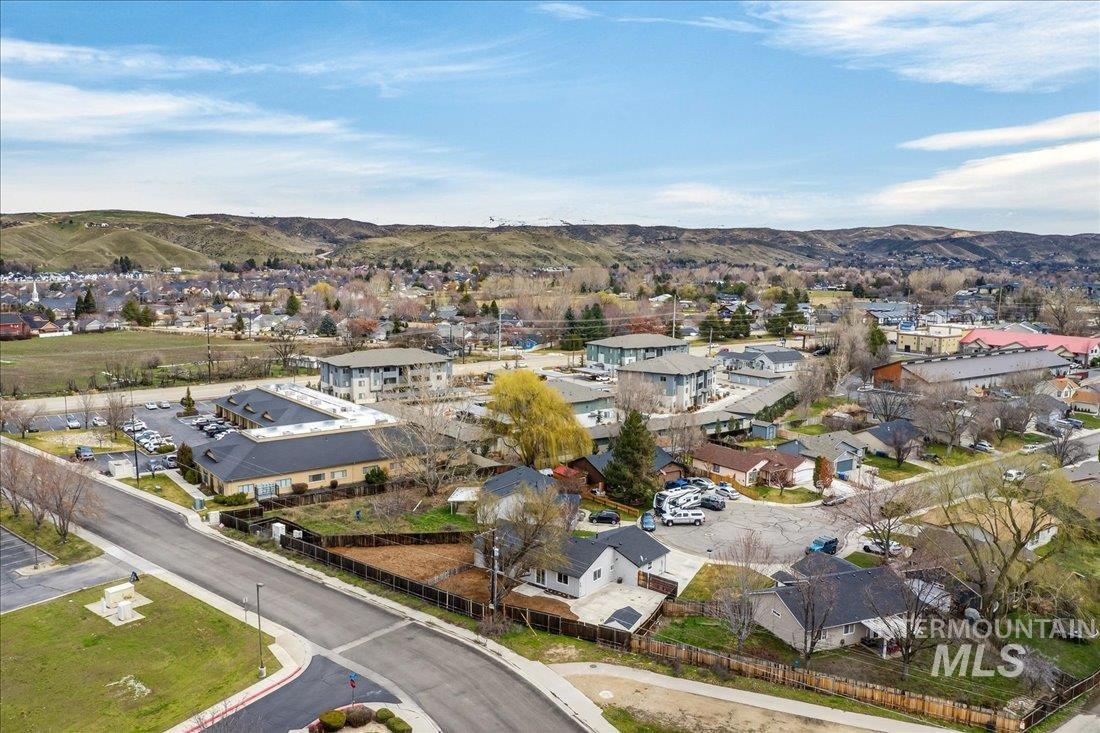 9480 W Wakefield Court, Garden City, Idaho 83714, 3 Bedrooms, 2 Bathrooms, Residential For Sale, Price $450,000, 98977076