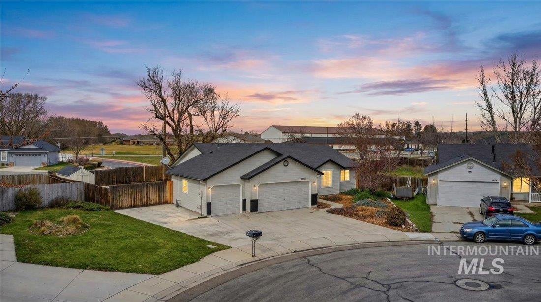 9480 W Wakefield Court, Garden City, Idaho 83714, 3 Bedrooms, 2 Bathrooms, Residential For Sale, Price $450,000, 98977076