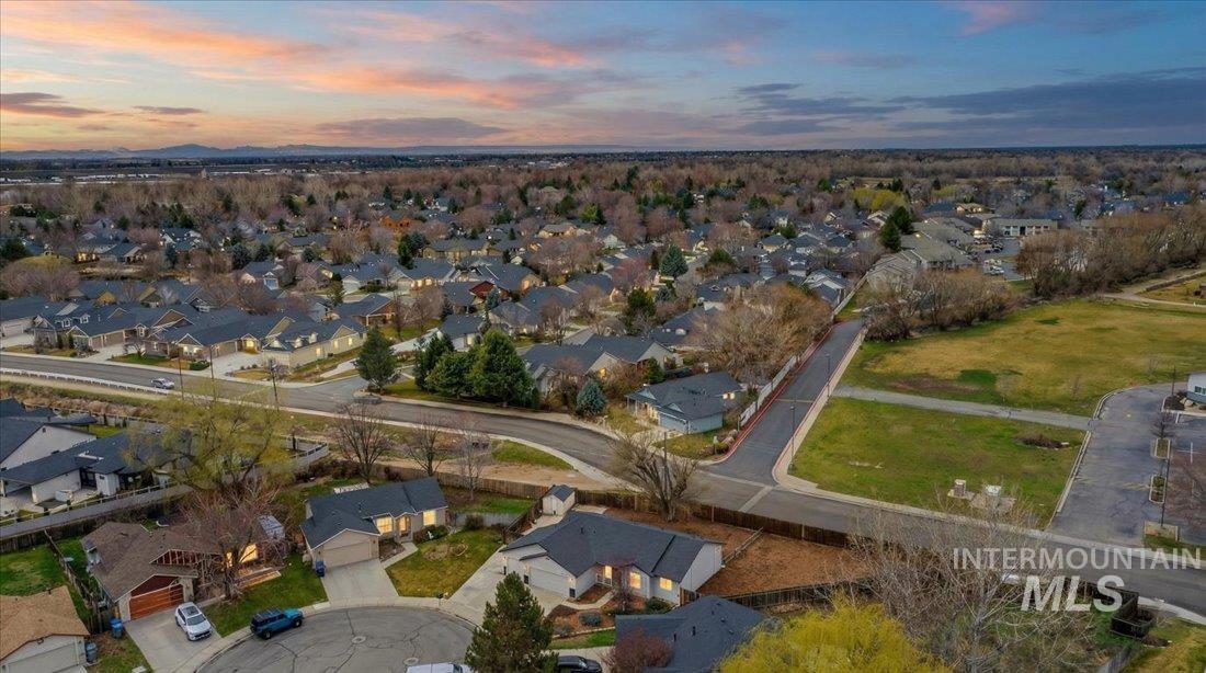 9480 W Wakefield Court, Garden City, Idaho 83714, 3 Bedrooms, 2 Bathrooms, Residential For Sale, Price $450,000, 98977076