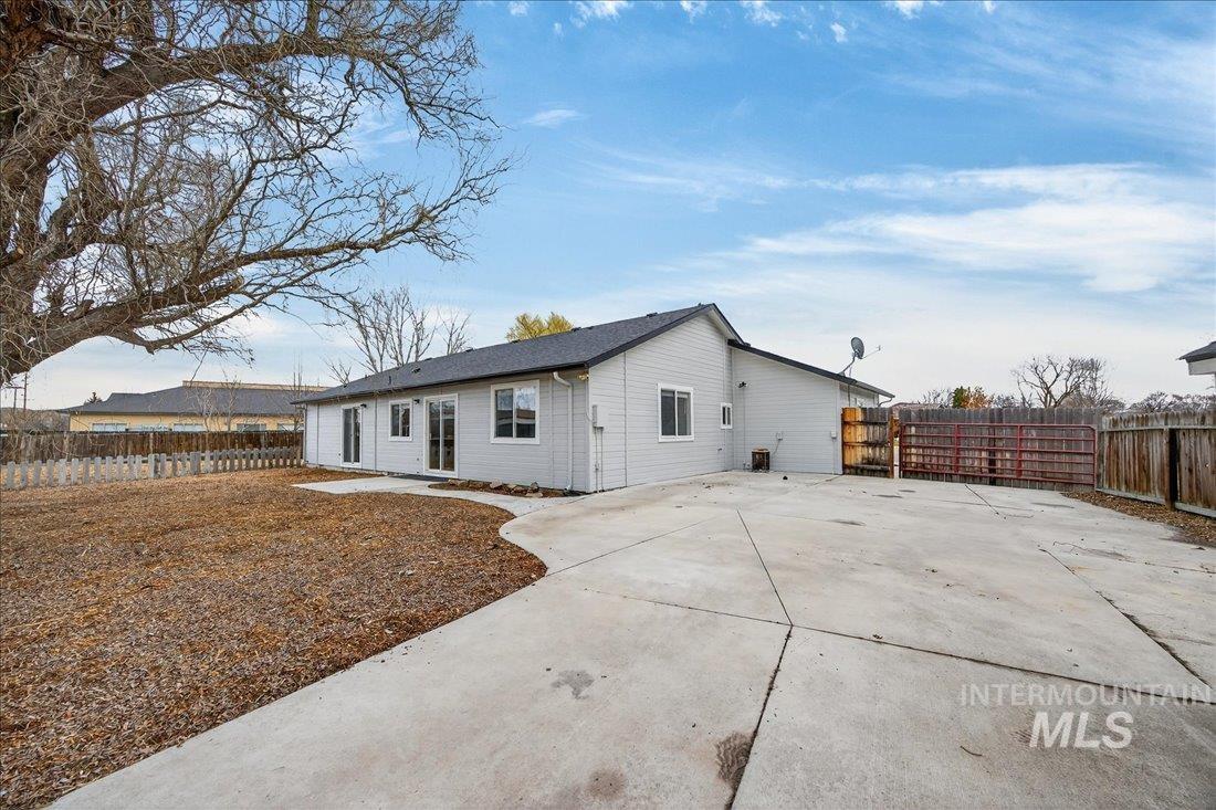 9480 W Wakefield Court, Garden City, Idaho 83714, 3 Bedrooms, 2 Bathrooms, Residential For Sale, Price $450,000, 98977076