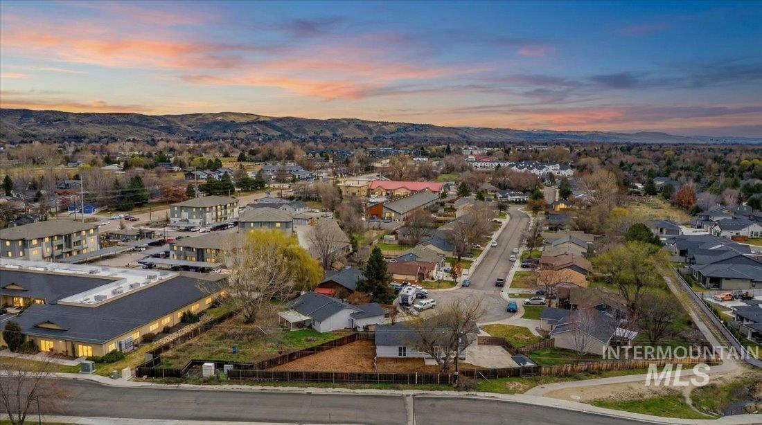 9480 W Wakefield Court, Garden City, Idaho 83714, 3 Bedrooms, 2 Bathrooms, Residential For Sale, Price $450,000, 98977076