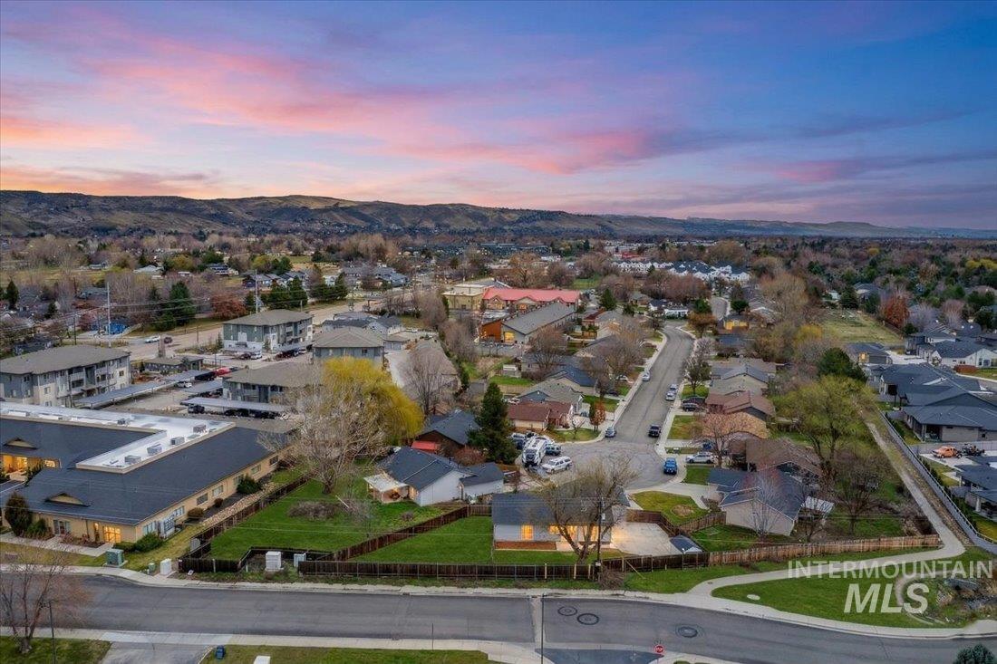 9480 W Wakefield Court, Garden City, Idaho 83714, 3 Bedrooms, 2 Bathrooms, Residential For Sale, Price $450,000, 98977076