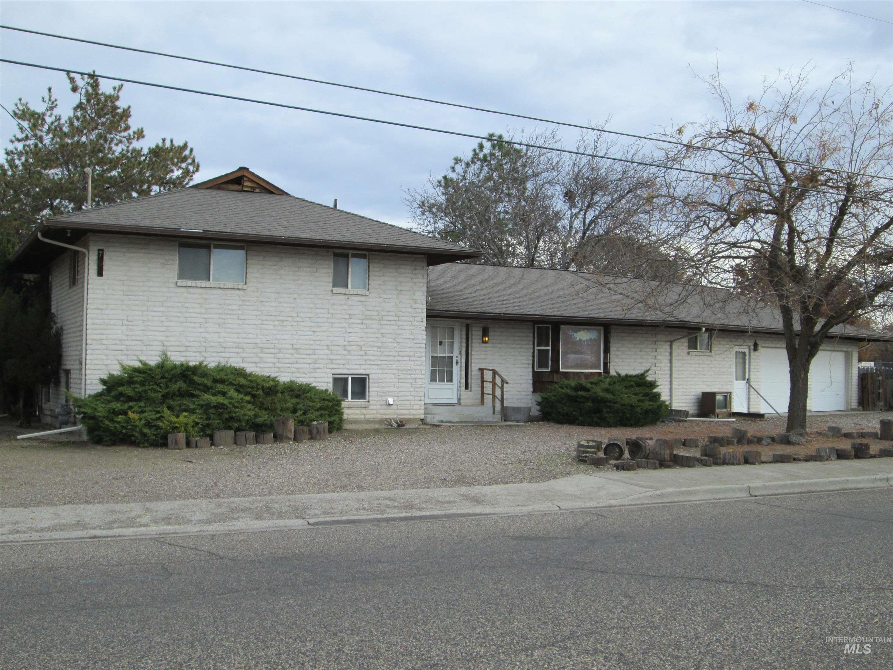 760 Alameda Drive, Ontario, Oregon 97914, 3 Bedrooms, 3.5 Bathrooms, Residential For Sale, Price $398,000, 98977077