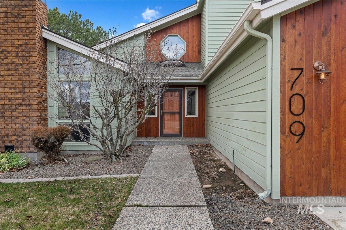 709 Vista Terrace, Nampa, Idaho 83686, 4 Bedrooms, 2.5 Bathrooms, Residential For Sale, Price $525,000,MLS 98977078