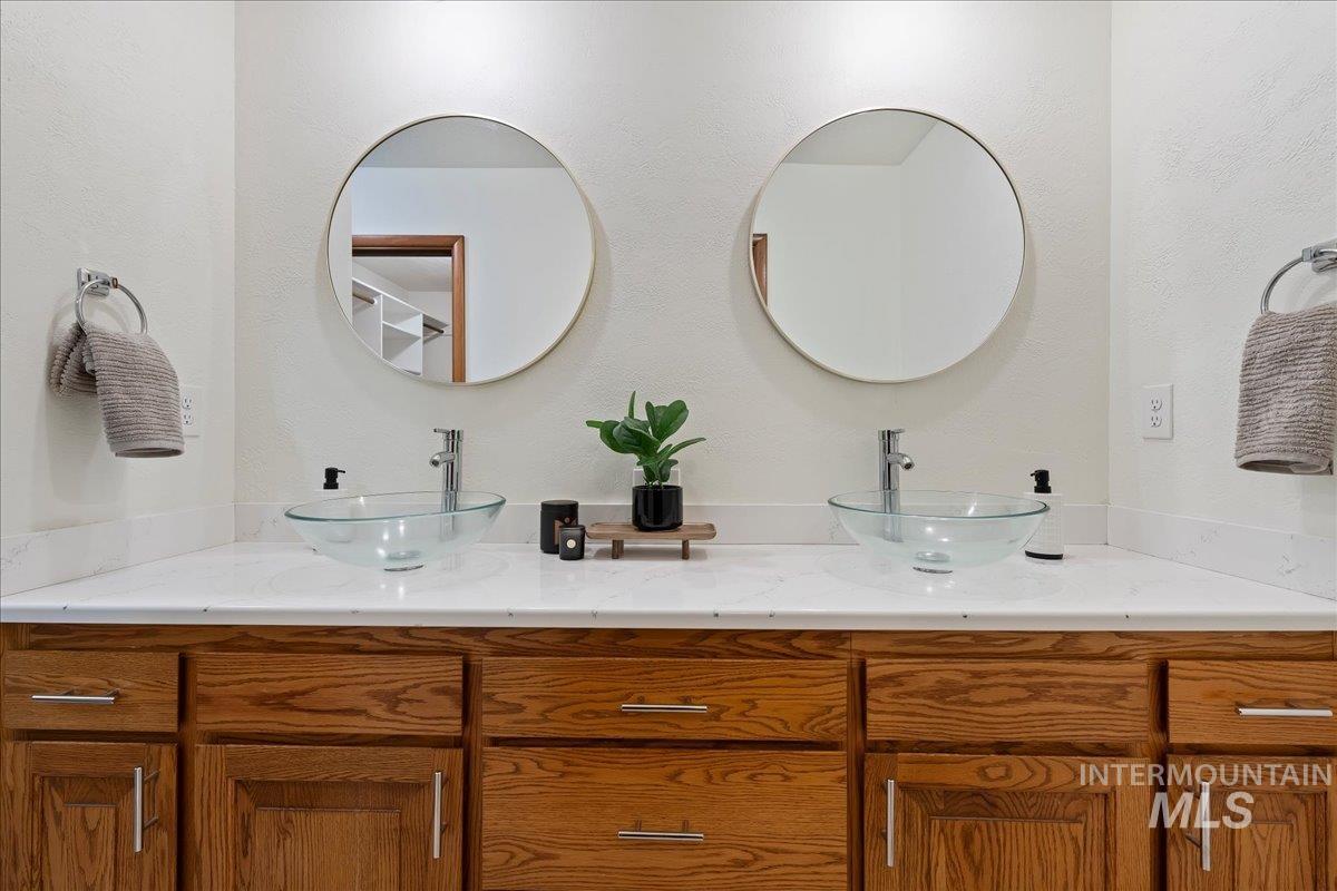 709 Vista Terrace, Nampa, Idaho 83686, 4 Bedrooms, 2.5 Bathrooms, Residential For Sale, Price $525,000, 98977078