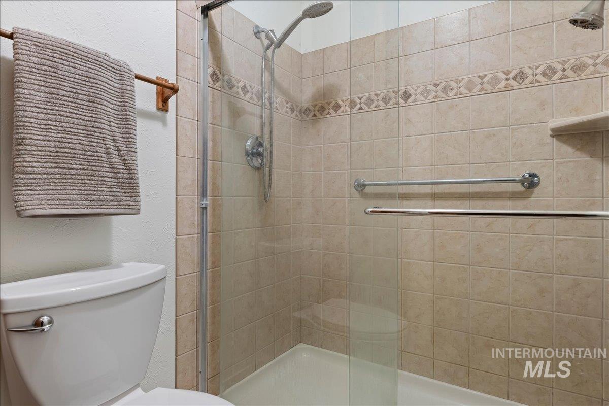 709 Vista Terrace, Nampa, Idaho 83686, 4 Bedrooms, 2.5 Bathrooms, Residential For Sale, Price $525,000, 98977078