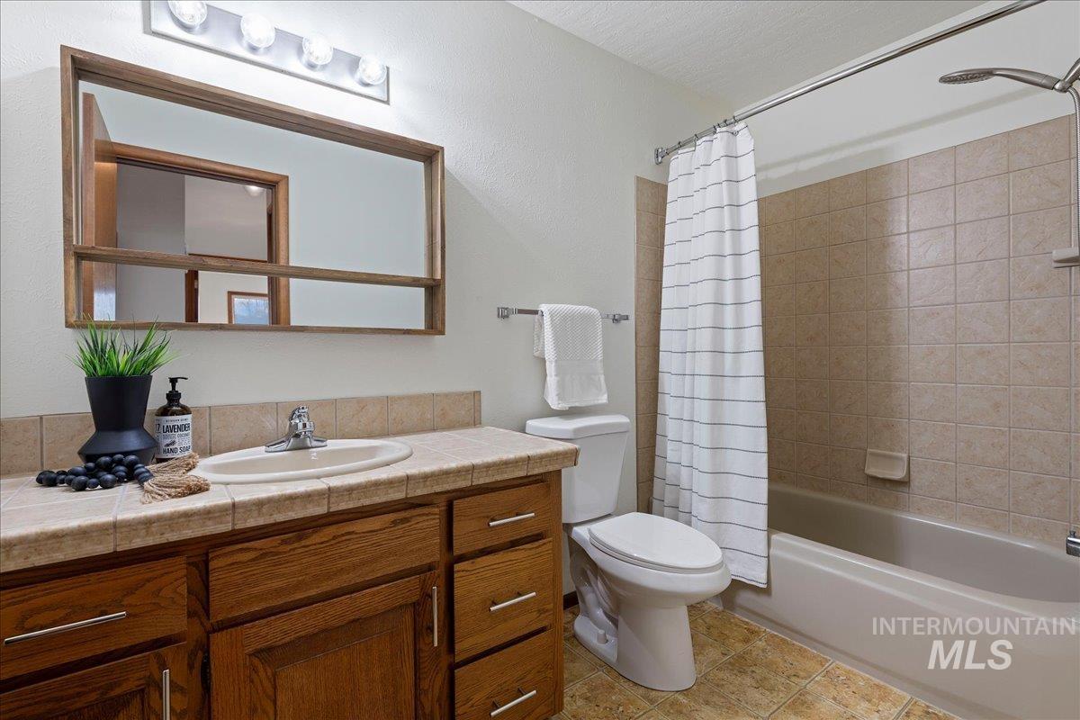 709 Vista Terrace, Nampa, Idaho 83686, 4 Bedrooms, 2.5 Bathrooms, Residential For Sale, Price $525,000, 98977078