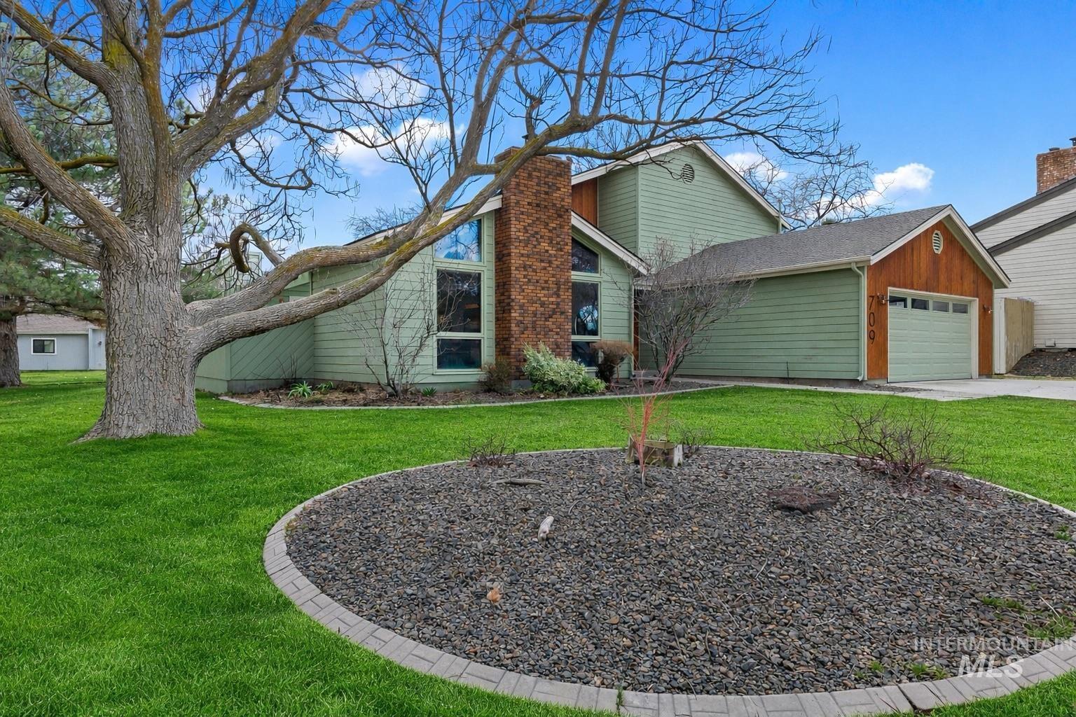 709 Vista Terrace, Nampa, Idaho 83686, 4 Bedrooms, 2.5 Bathrooms, Residential For Sale, Price $525,000,MLS 98977078