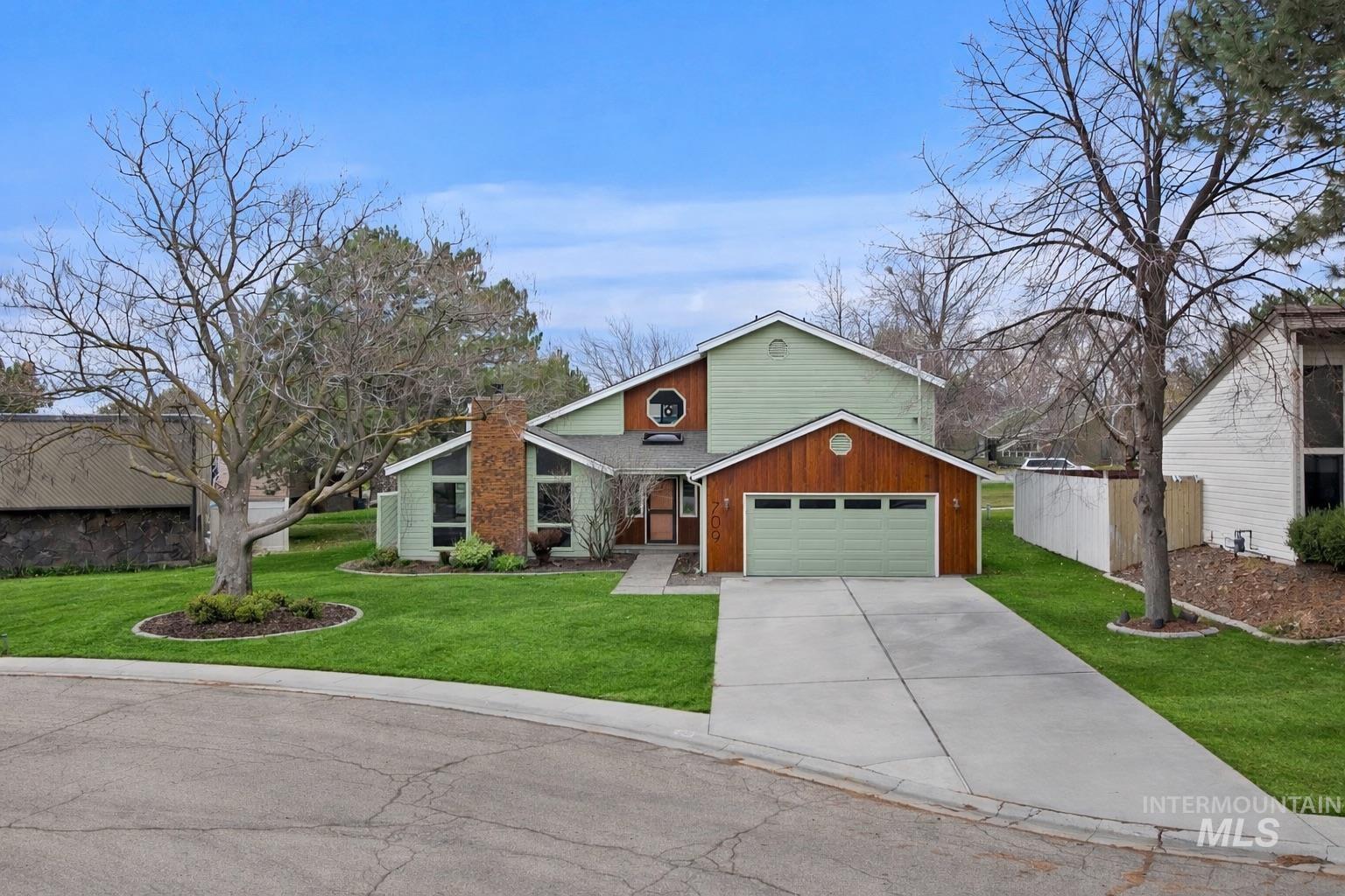 709 Vista Terrace, Nampa, Idaho 83686, 4 Bedrooms, 2.5 Bathrooms, Residential For Sale, Price $525,000,MLS 98977078