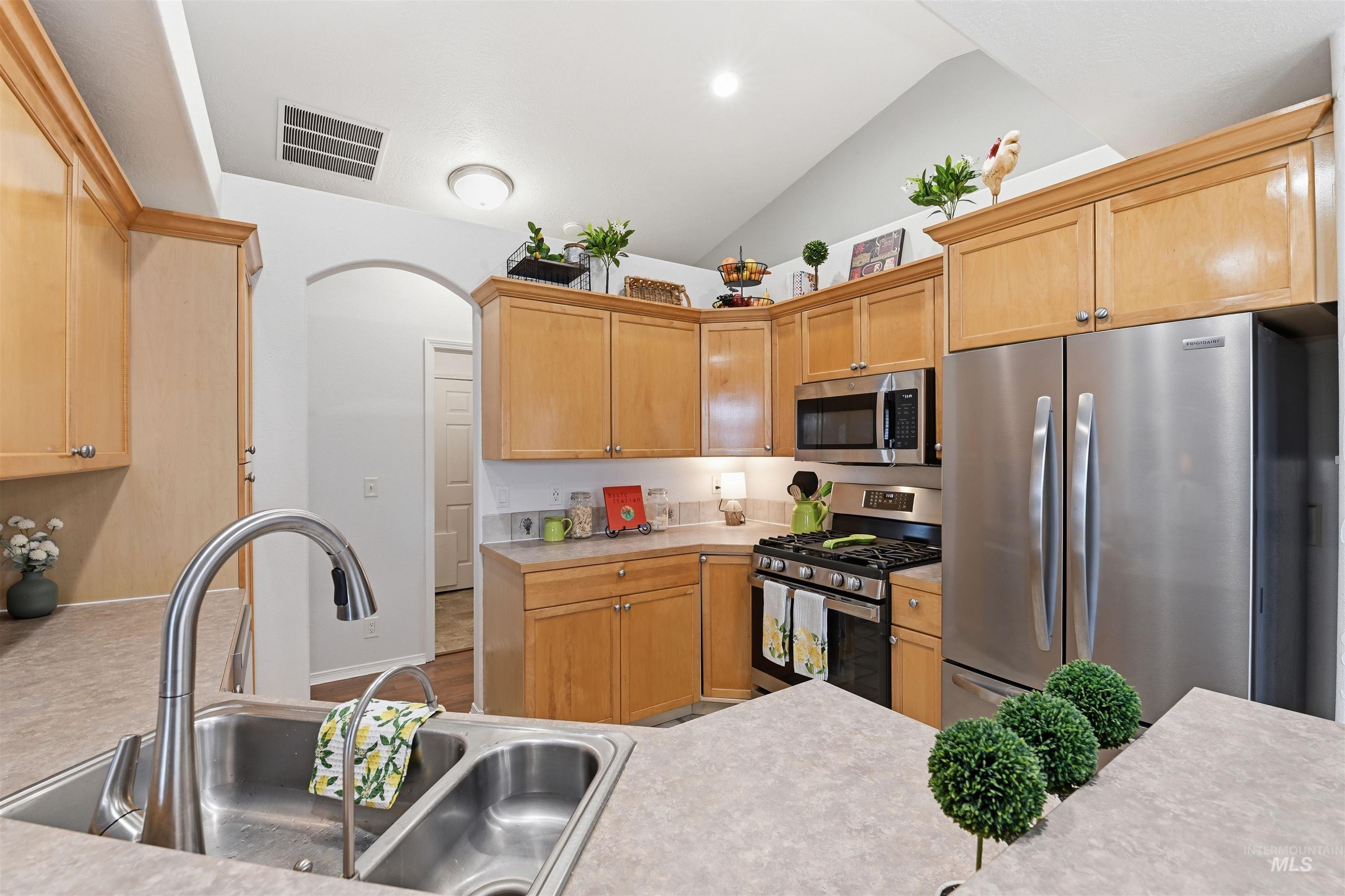 7301 E Nottingham, Nampa, Idaho 83687-8147, 3 Bedrooms, 2 Bathrooms, Residential For Sale, Price $389,000, 98977079