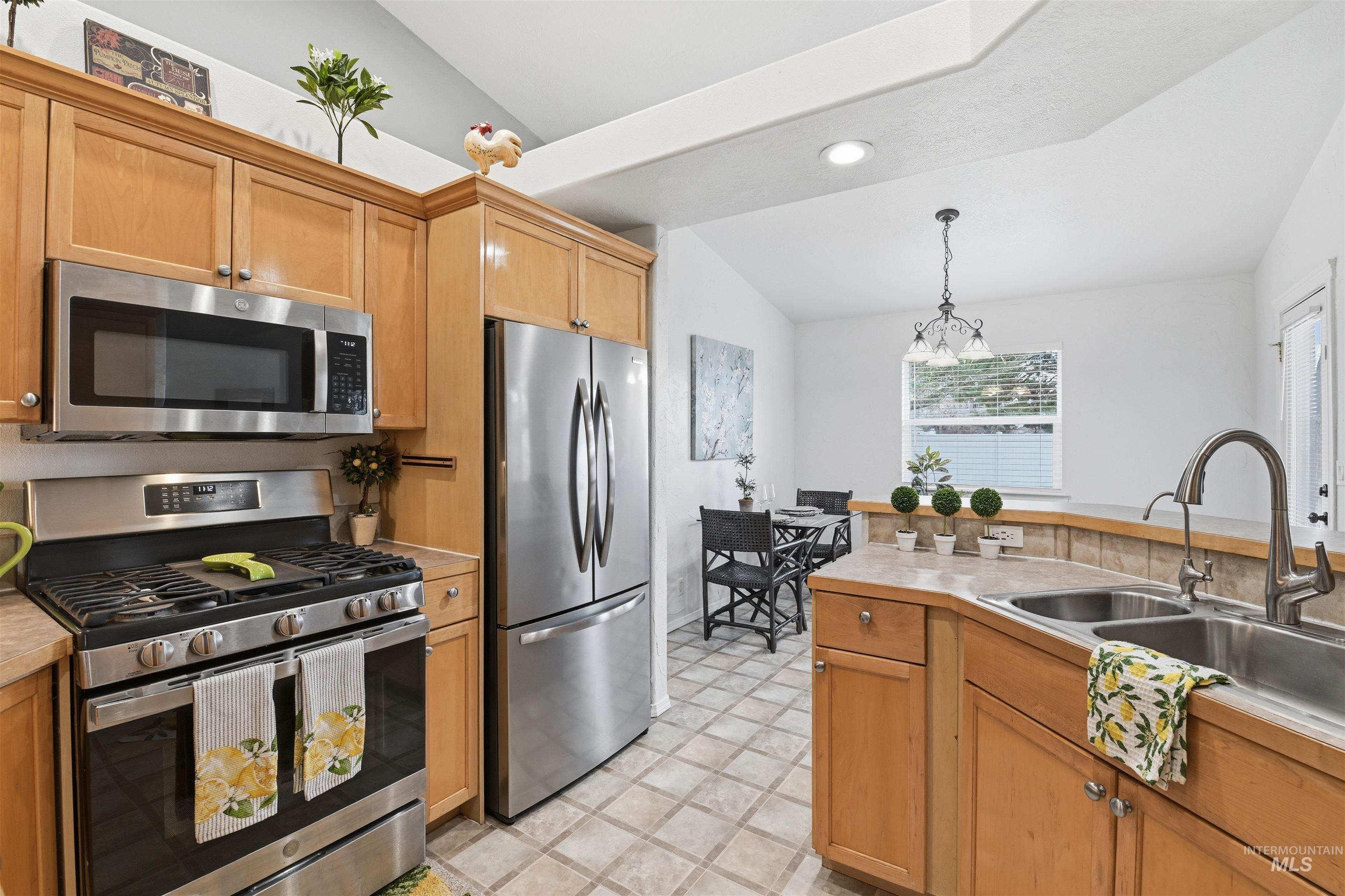 7301 E Nottingham, Nampa, Idaho 83687-8147, 3 Bedrooms, 2 Bathrooms, Residential For Sale, Price $389,000, 98977079