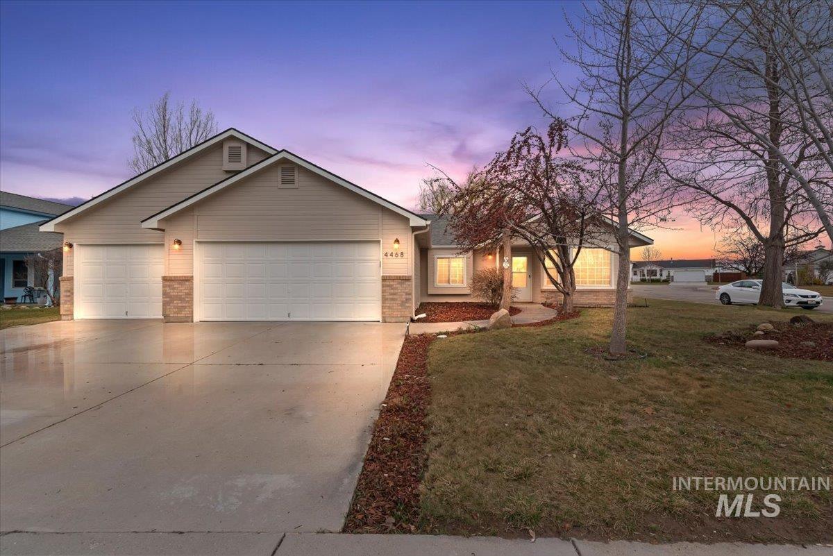 4468 S Pinerest Way, Boise, Idaho 83716, 3 Bedrooms, 2 Bathrooms, Residential For Sale, Price $489,999,MLS 98977080