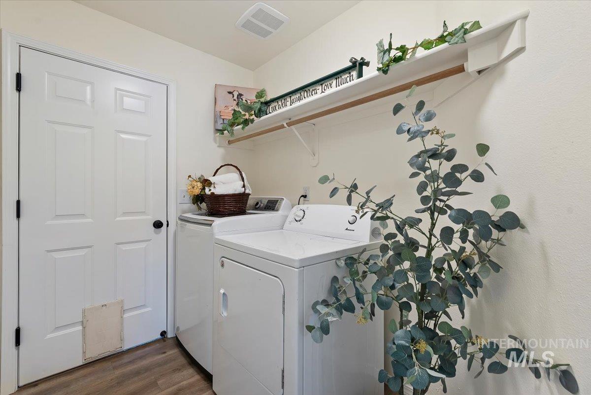 4468 S Pinerest Way, Boise, Idaho 83716, 3 Bedrooms, 2 Bathrooms, Residential For Sale, Price $489,999,MLS 98977080