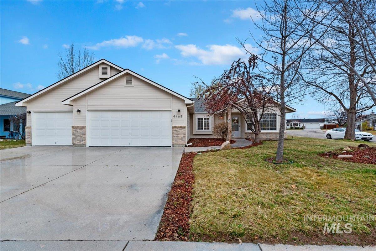 4468 S Pinerest Way, Boise, Idaho 83716, 3 Bedrooms, 2 Bathrooms, Residential For Sale, Price $489,999,MLS 98977080