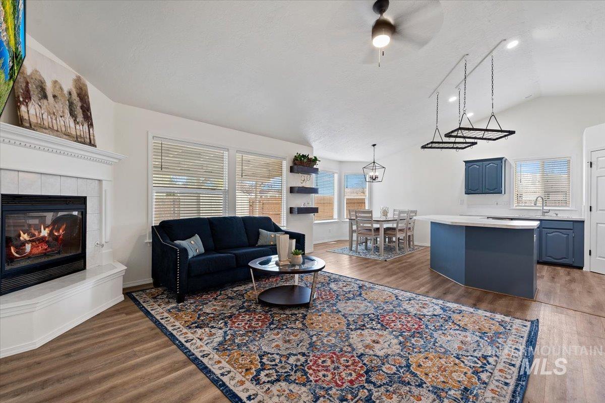 4468 S Pinerest Way, Boise, Idaho 83716, 3 Bedrooms, 2 Bathrooms, Residential For Sale, Price $489,999,MLS 98977080