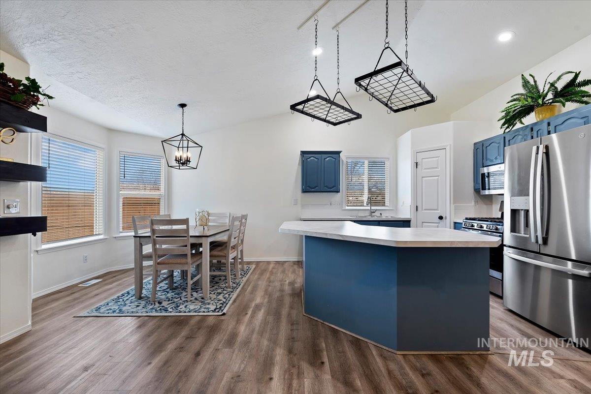 4468 S Pinerest Way, Boise, Idaho 83716, 3 Bedrooms, 2 Bathrooms, Residential For Sale, Price $489,999,MLS 98977080