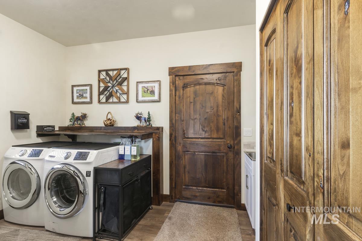 1884 Little Pine Road, Donnelly, Idaho 83615, 2 Bedrooms, 2 Bathrooms, Residential For Sale, Price $1,250,000,MLS 98977081