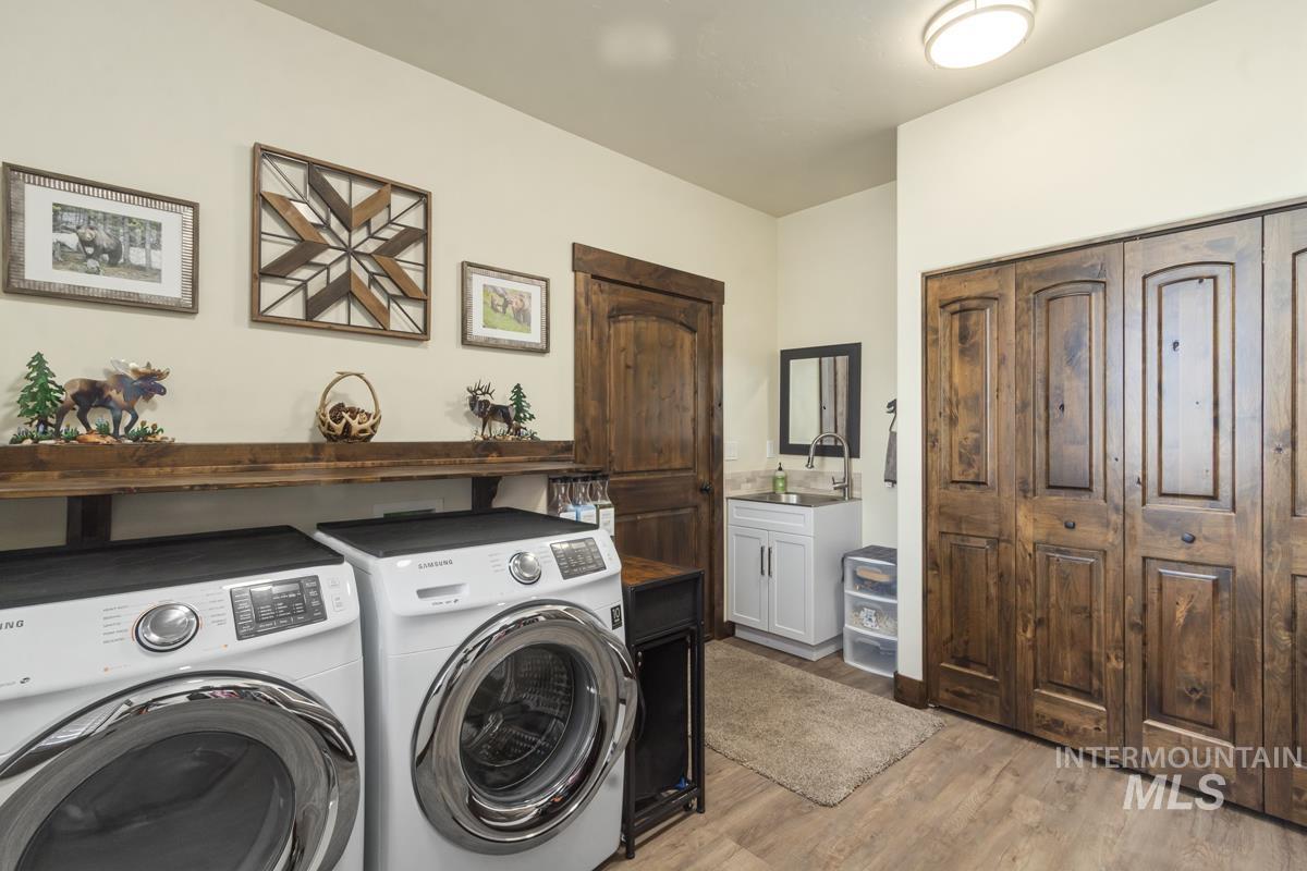 1884 Little Pine Road, Donnelly, Idaho 83615, 2 Bedrooms, 2 Bathrooms, Residential For Sale, Price $1,250,000,MLS 98977081