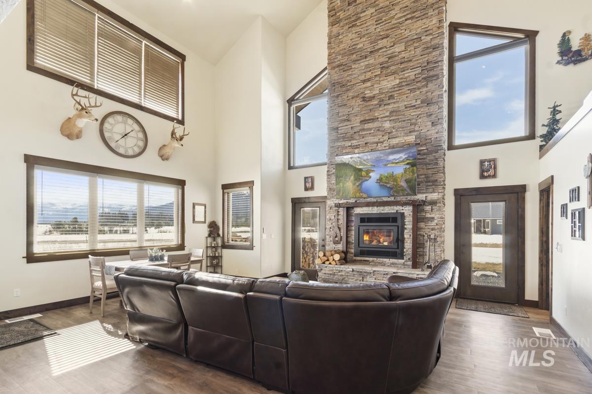 1884 Little Pine Road, Donnelly, Idaho 83615, 2 Bedrooms, 2 Bathrooms, Residential For Sale, Price $1,250,000,MLS 98977081