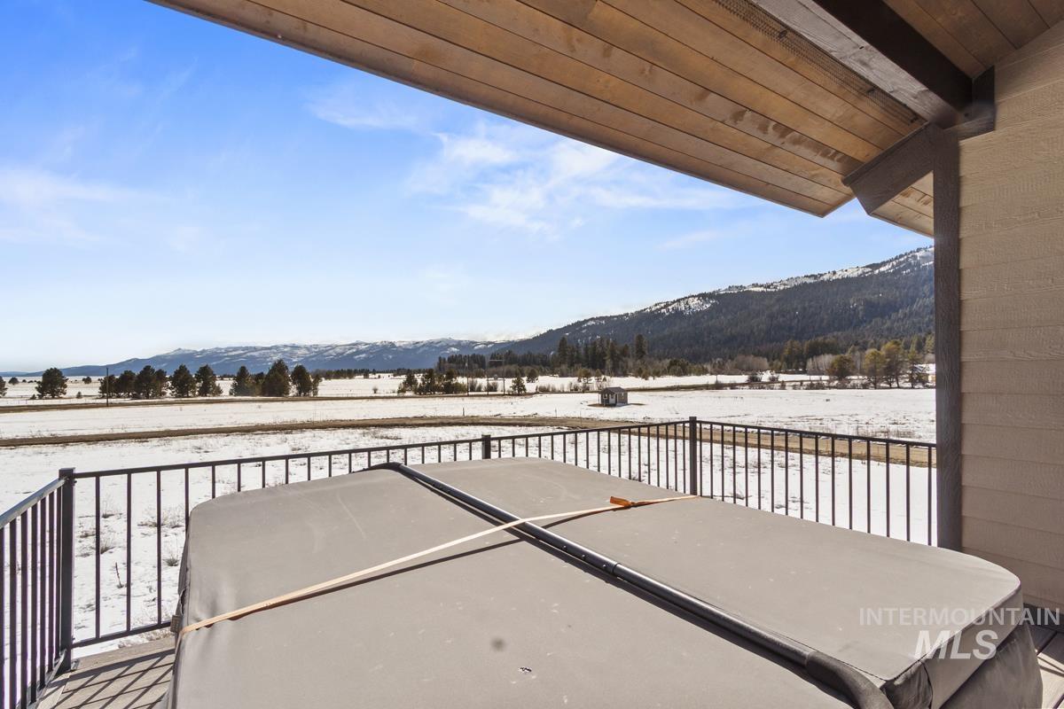 1884 Little Pine Road, Donnelly, Idaho 83615, 3 Bedrooms, 2 Bathrooms, Residential For Sale, Price $1,199,900,MLS 98977081