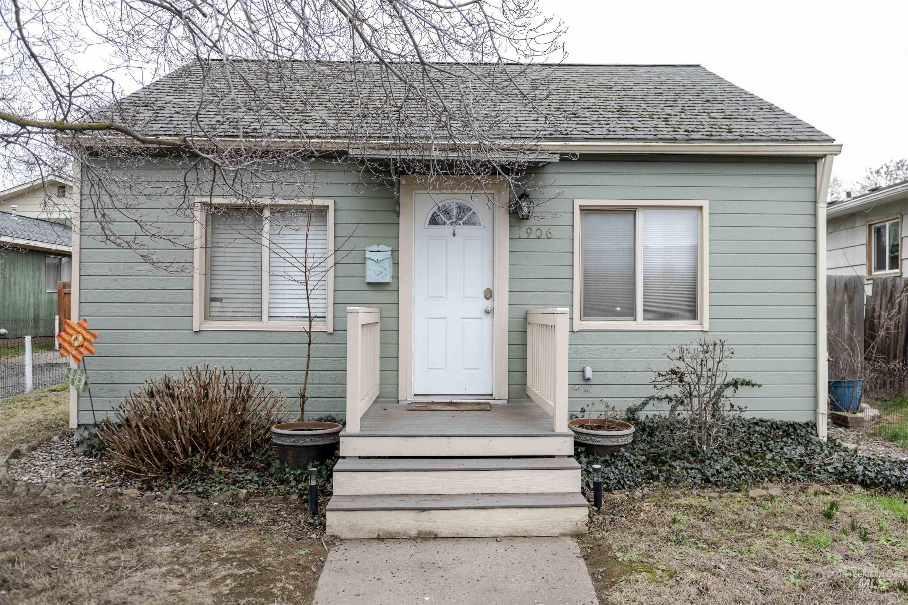 1906 15th Ave, Lewiston, Idaho 83501, 2 Bedrooms, 1 Bathroom, Residential For Sale, Price $370,000, 98977085