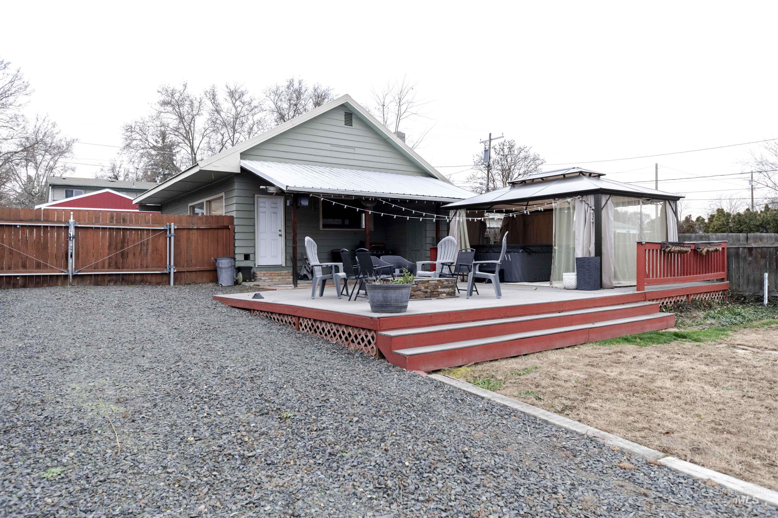 1906 15th Ave, Lewiston, Idaho 83501, 2 Bedrooms, 1 Bathroom, Residential For Sale, Price $370,000, 98977085