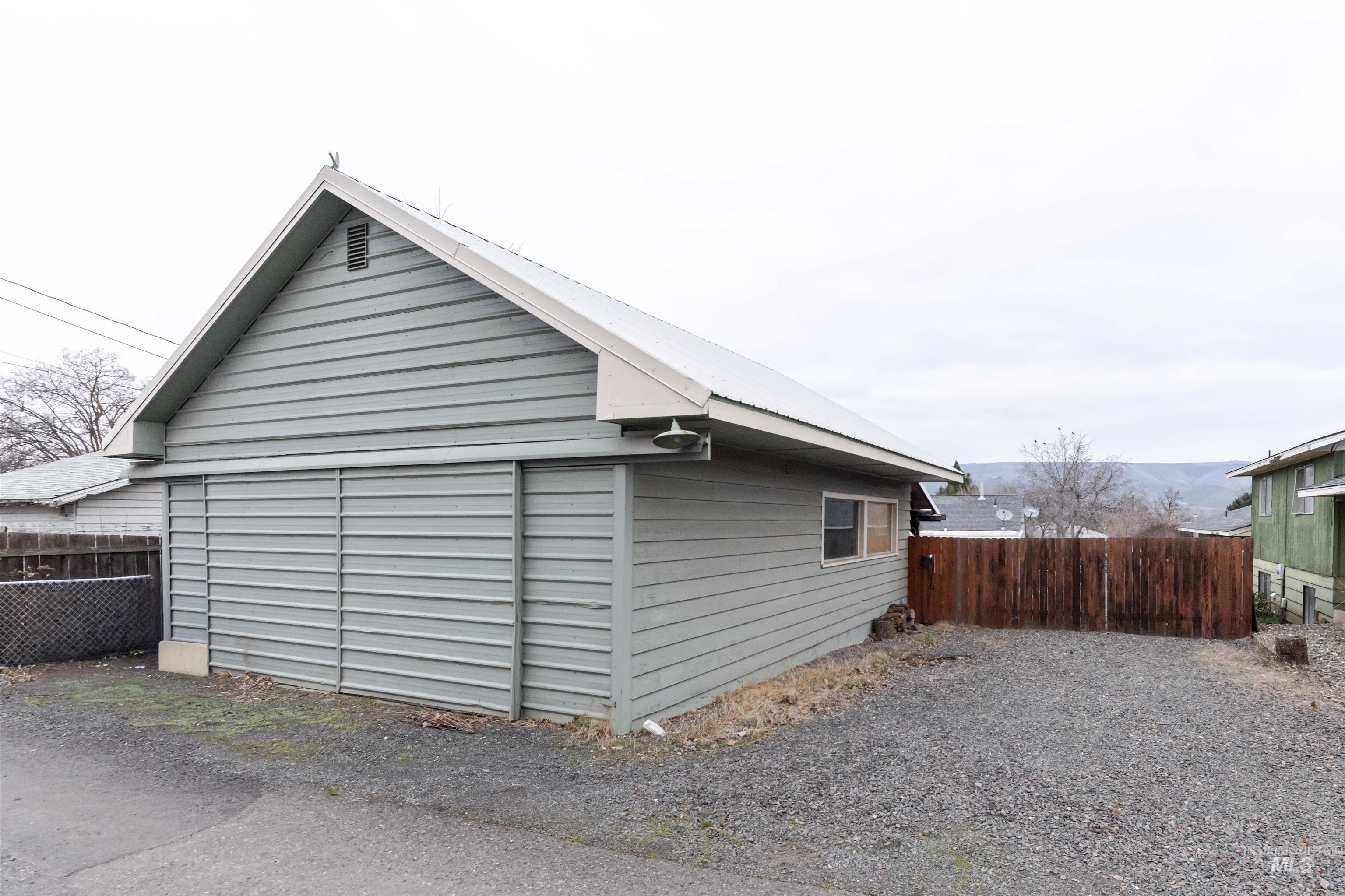 1906 15th Ave, Lewiston, Idaho 83501, 2 Bedrooms, 1.5 Bathrooms, Residential For Sale, Price $365,000,MLS 98977085