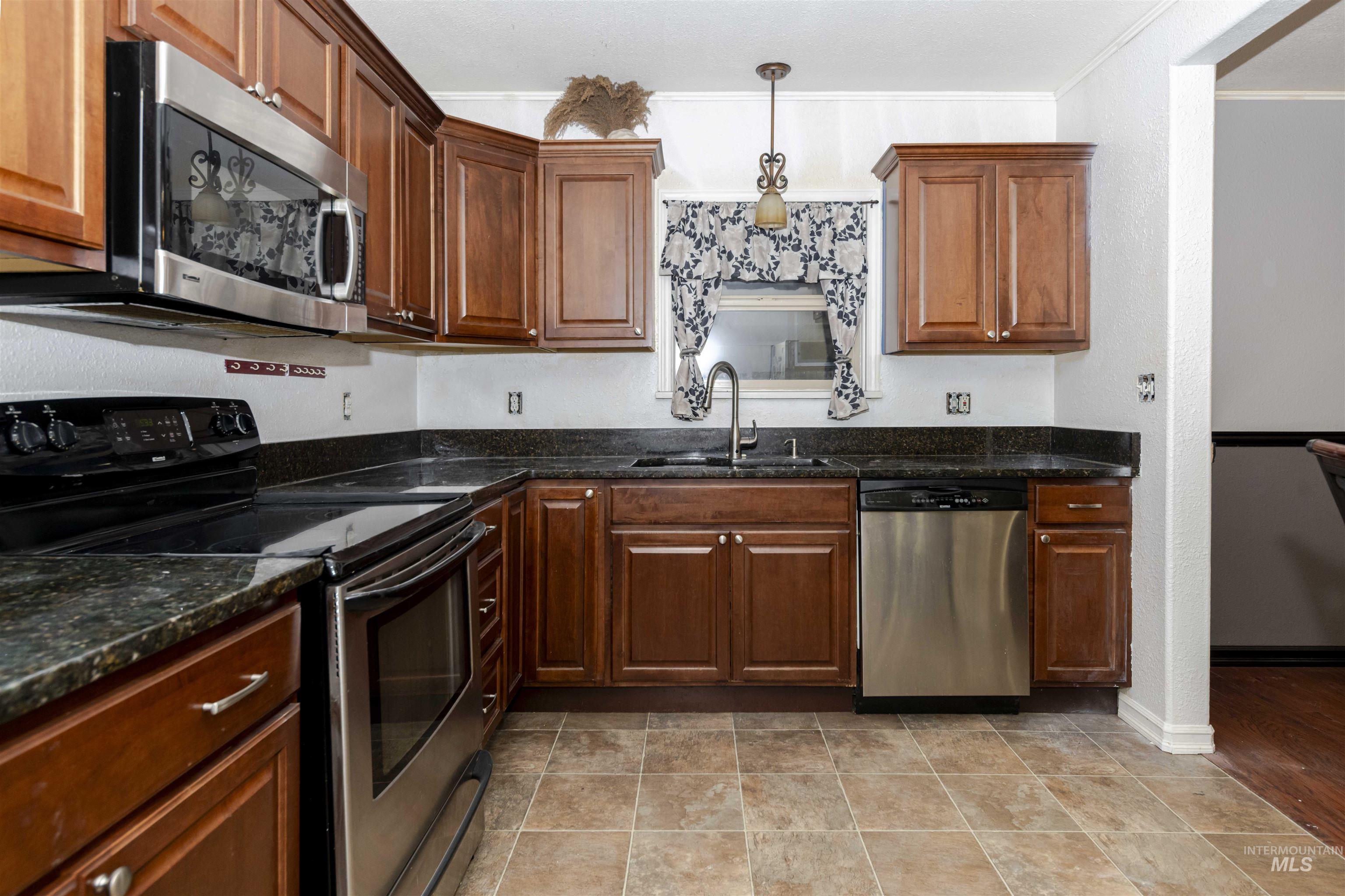 1906 15th Ave, Lewiston, Idaho 83501, 2 Bedrooms, 1.5 Bathrooms, Residential For Sale, Price $365,000,MLS 98977085