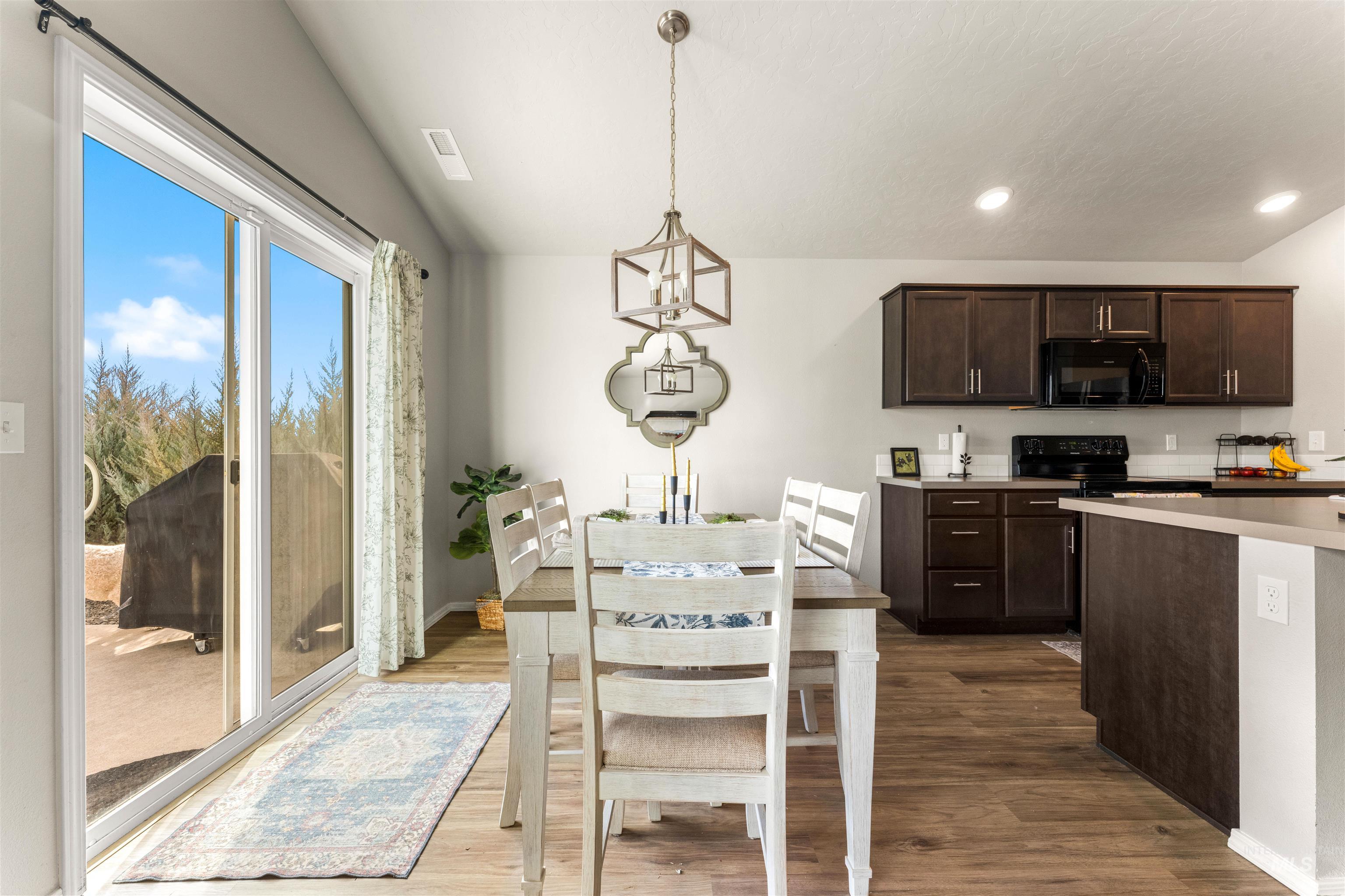 16378 Kelso Way, Caldwell, Idaho 83607, 1 Bedroom, 1 Bathroom, Residential Income For Sale, Price $410,000,MLS 98977086