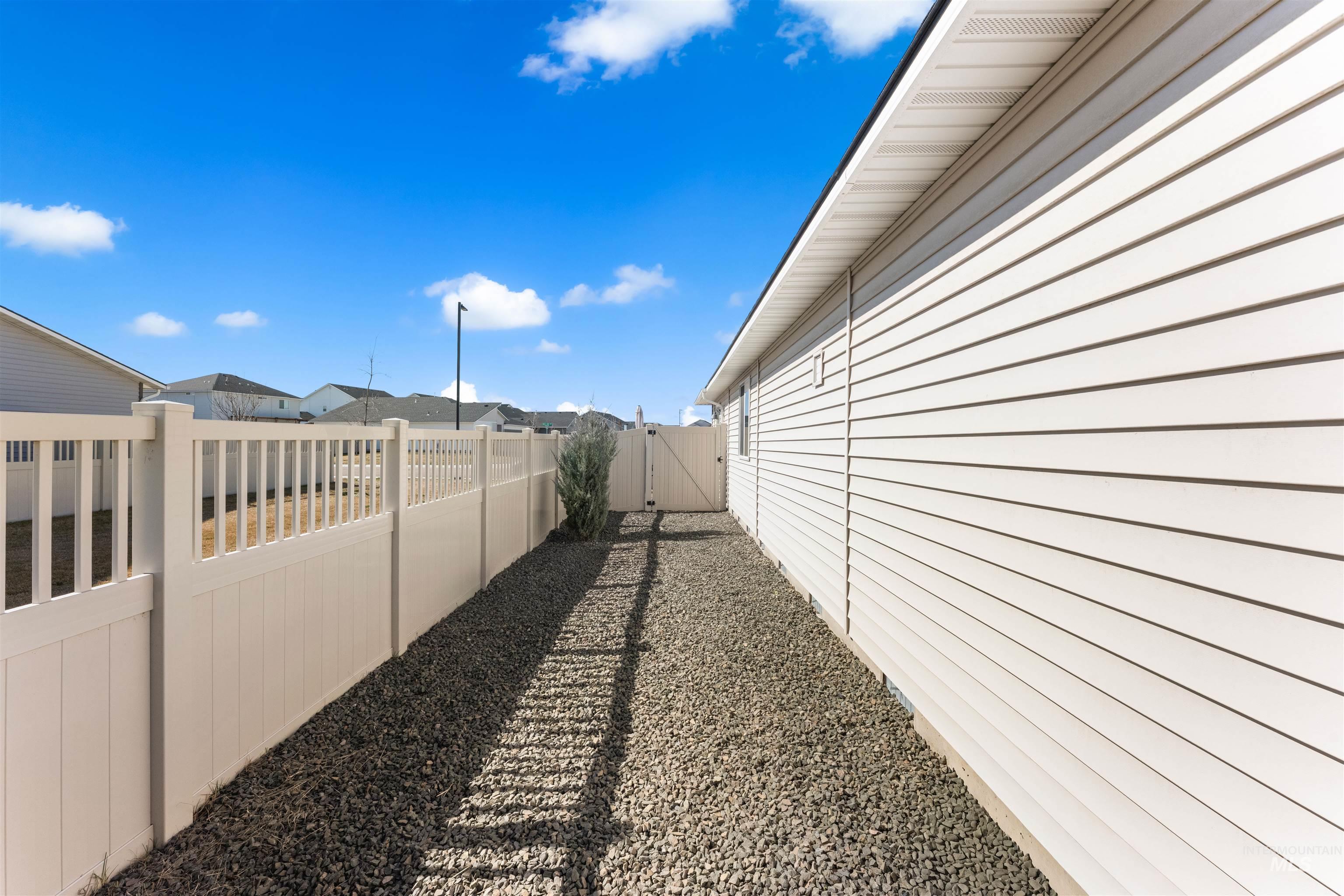 16378 Kelso Way, Caldwell, Idaho 83607, 1 Bedroom, 1 Bathroom, Residential Income For Sale, Price $410,000,MLS 98977086