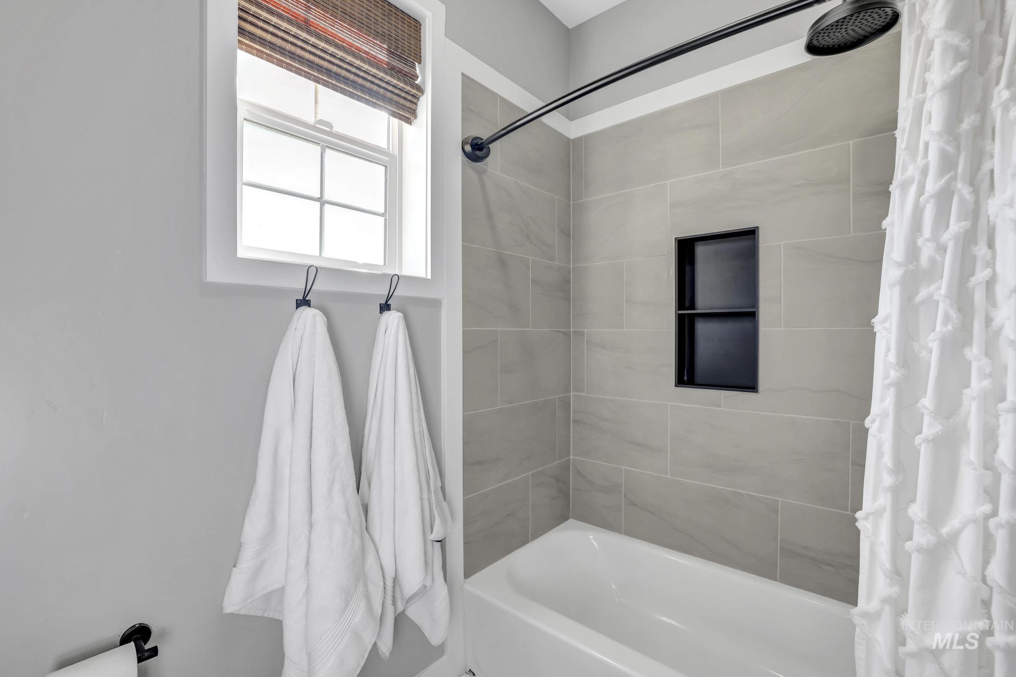 3520 E 3980 N, Kimberly, Idaho 83341, 5 Bedrooms, 3.5 Bathrooms, Residential For Sale, Price $850,000, 98977089