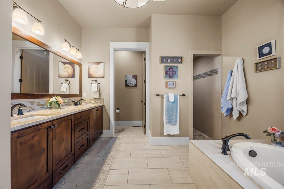 9790 W Golden Rain St., Star, Idaho 83669, 3 Bedrooms, 2.5 Bathrooms, Residential For Sale, Price $799,999, 98977095