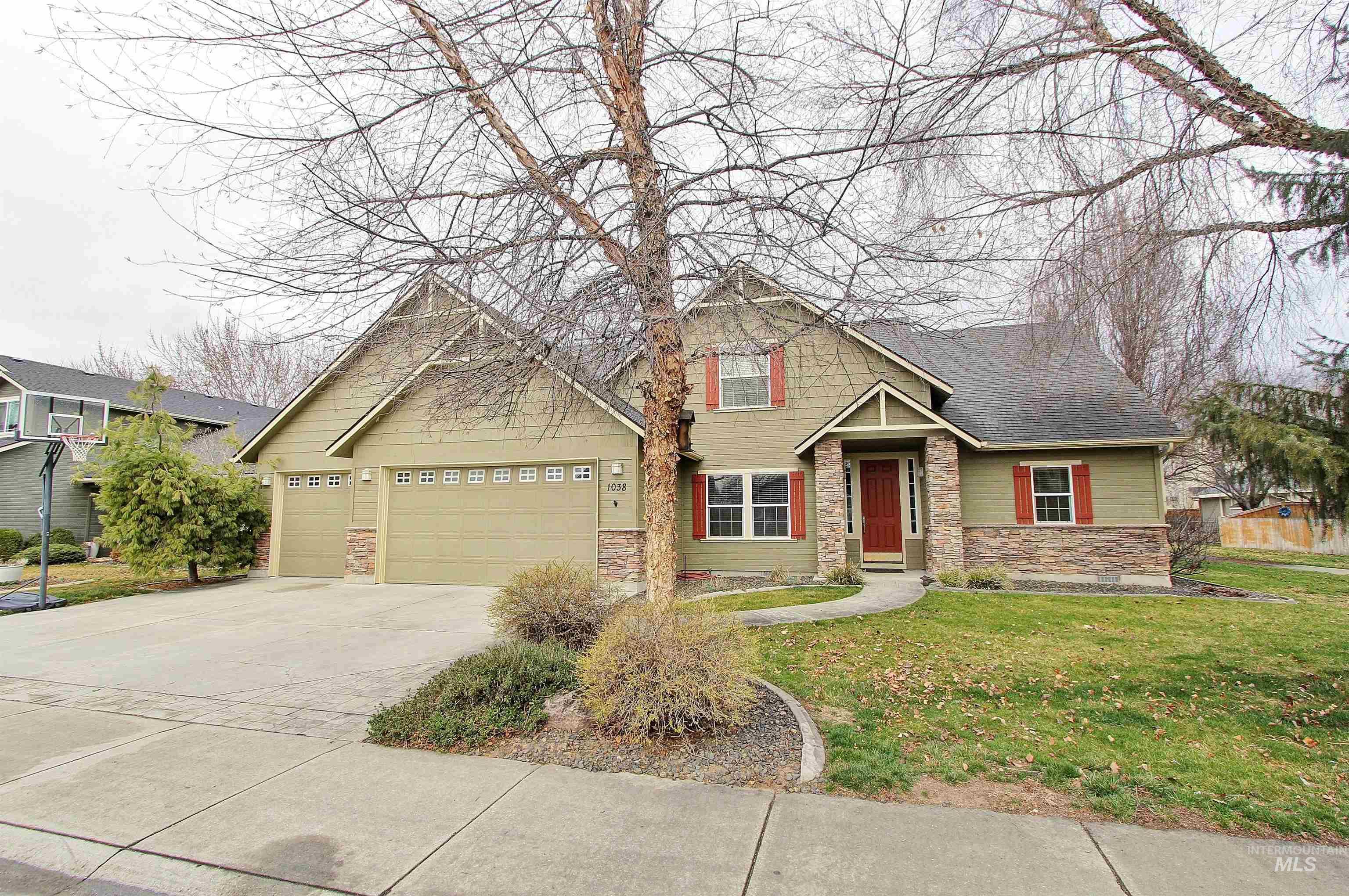 1038 W Yosemite Dr, Meridian, Idaho 83646, 5 Bedrooms, 3 Bathrooms, Residential For Sale, Price $619,000,MLS 98977096