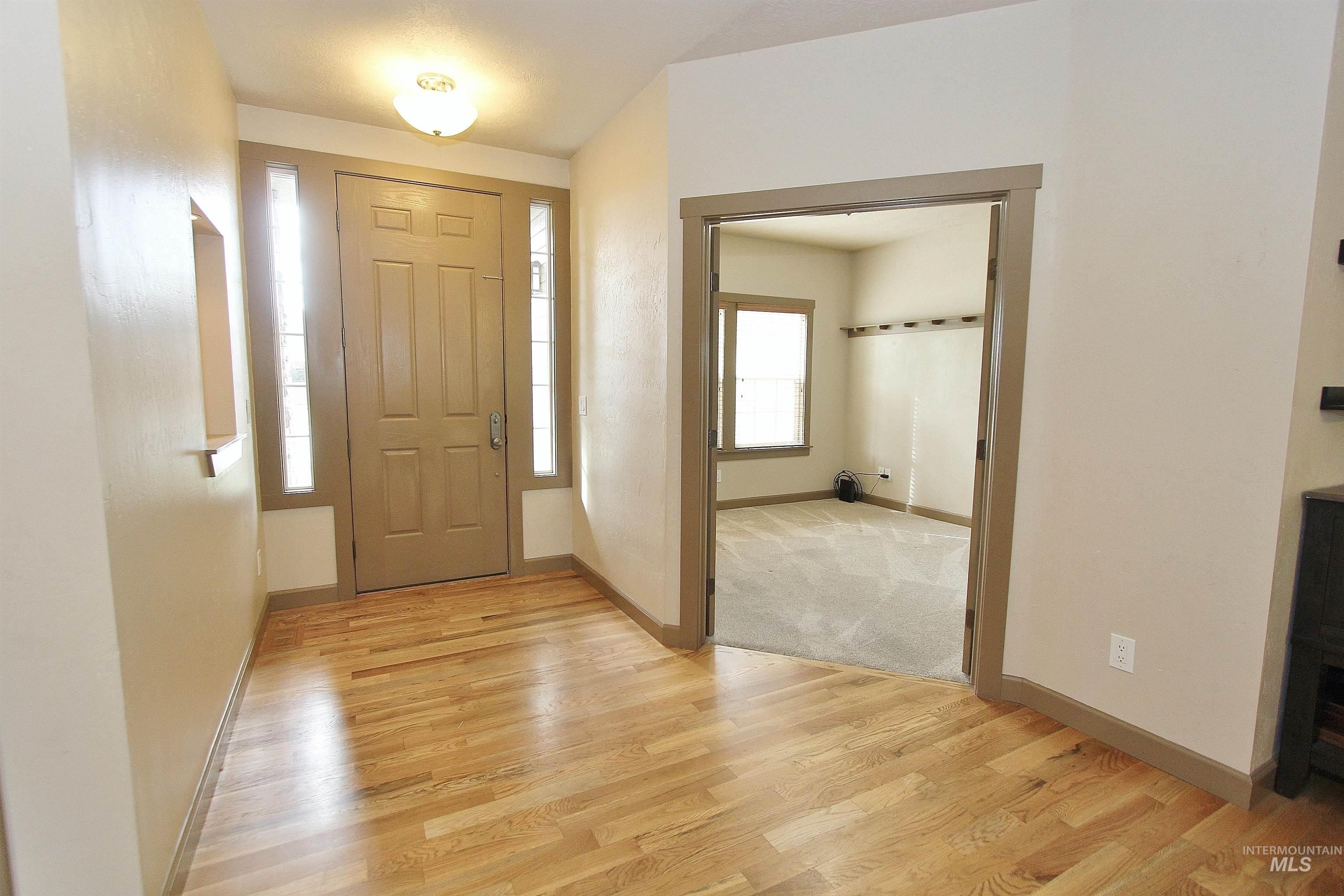 1038 W Yosemite Dr, Meridian, Idaho 83646, 5 Bedrooms, 3 Bathrooms, Residential For Sale, Price $619,000,MLS 98977096