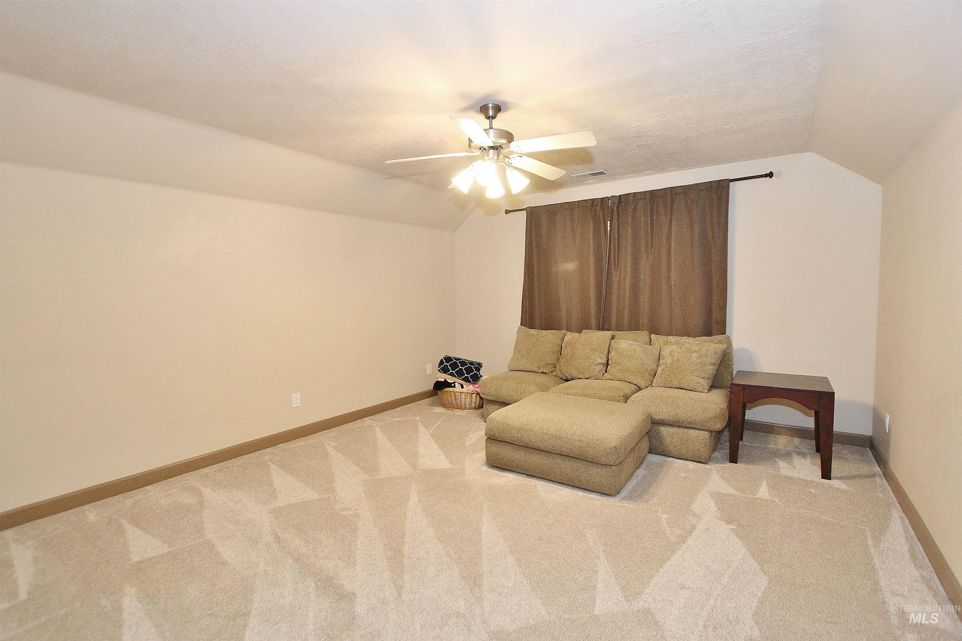 1038 W Yosemite Dr, Meridian, Idaho 83646, 5 Bedrooms, 3 Bathrooms, Residential For Sale, Price $619,000,MLS 98977096