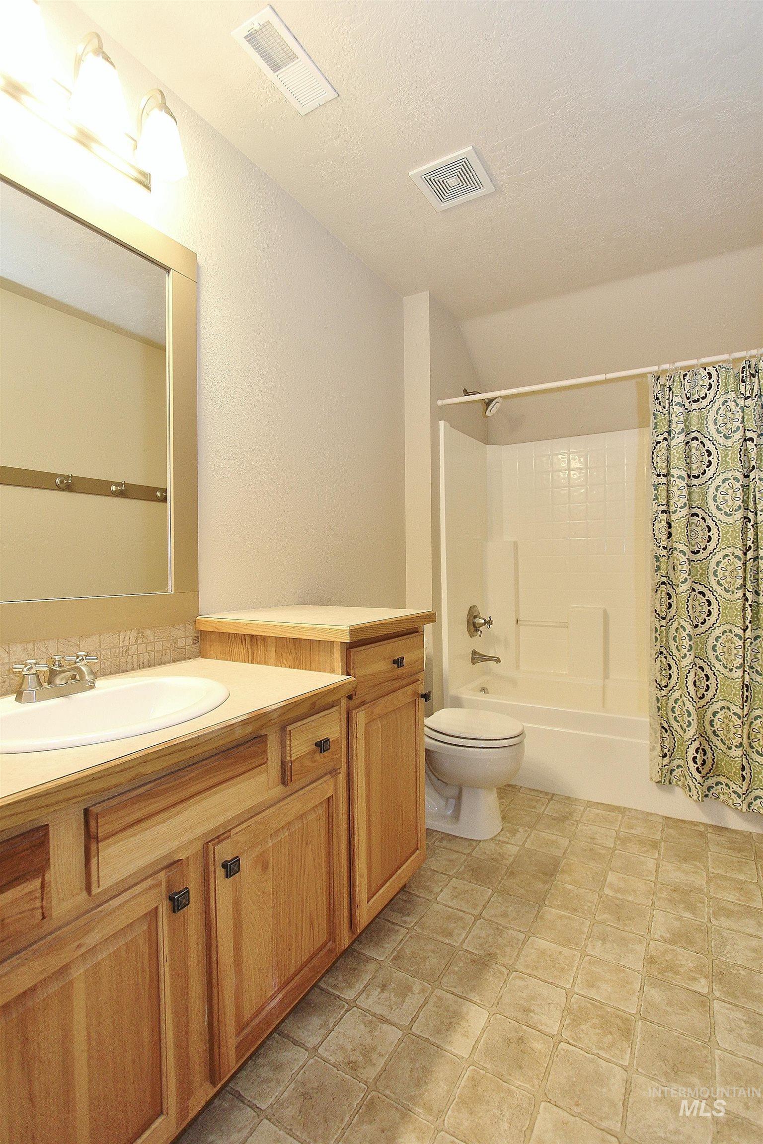 1038 W Yosemite Dr, Meridian, Idaho 83646, 5 Bedrooms, 3 Bathrooms, Residential For Sale, Price $619,000,MLS 98977096