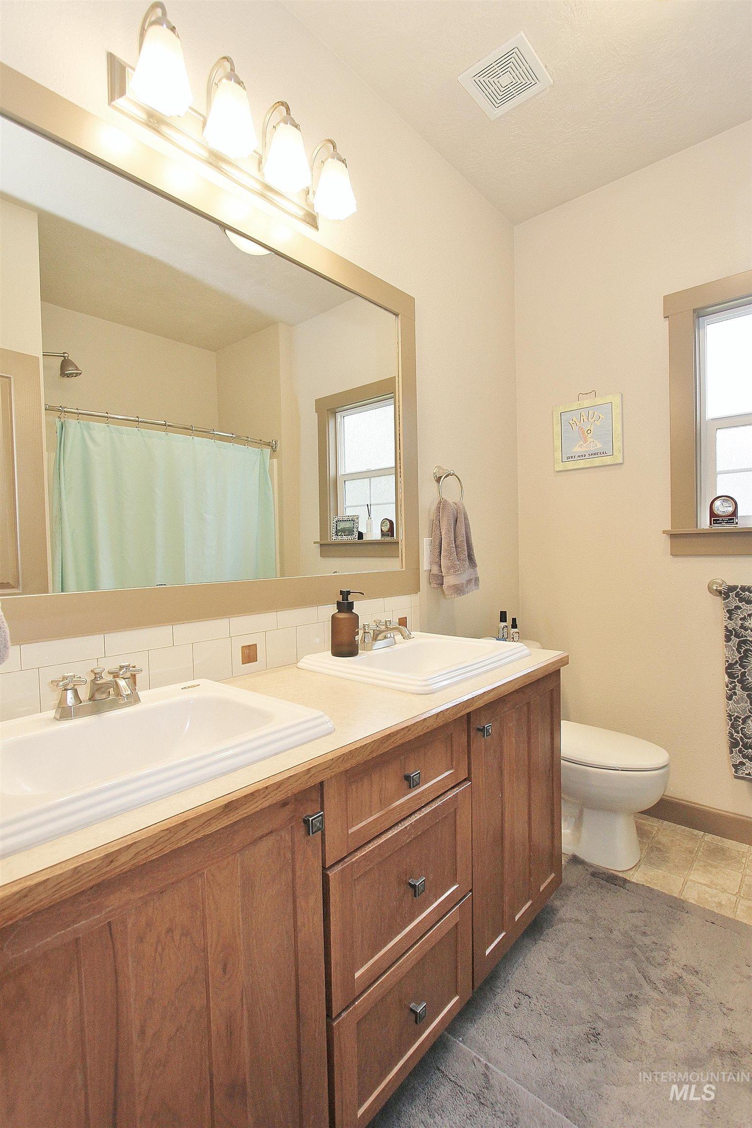 1038 W Yosemite Dr, Meridian, Idaho 83646, 5 Bedrooms, 3 Bathrooms, Residential For Sale, Price $619,000,MLS 98977096