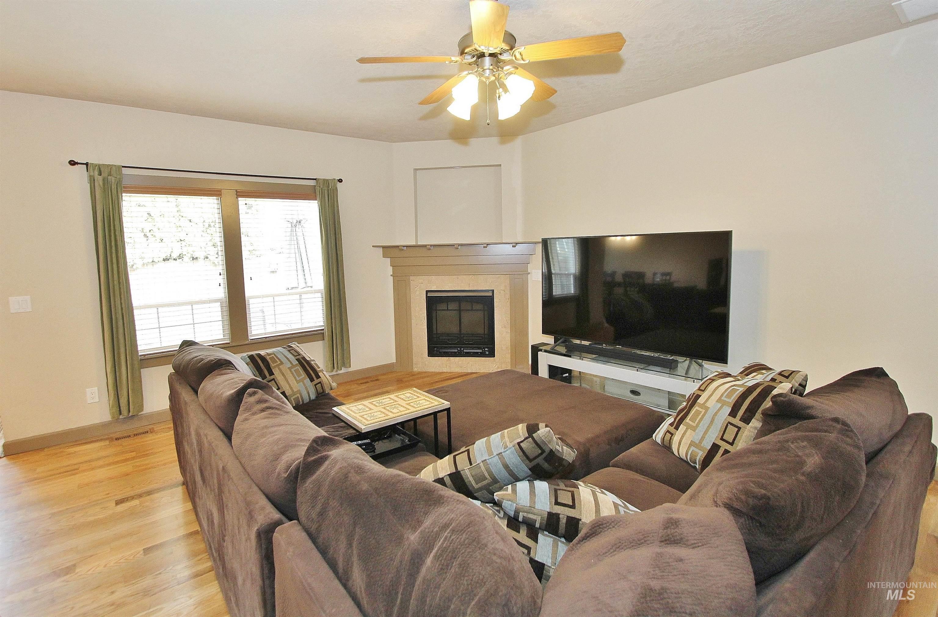 1038 W Yosemite Dr, Meridian, Idaho 83646, 5 Bedrooms, 3 Bathrooms, Residential For Sale, Price $619,000,MLS 98977096