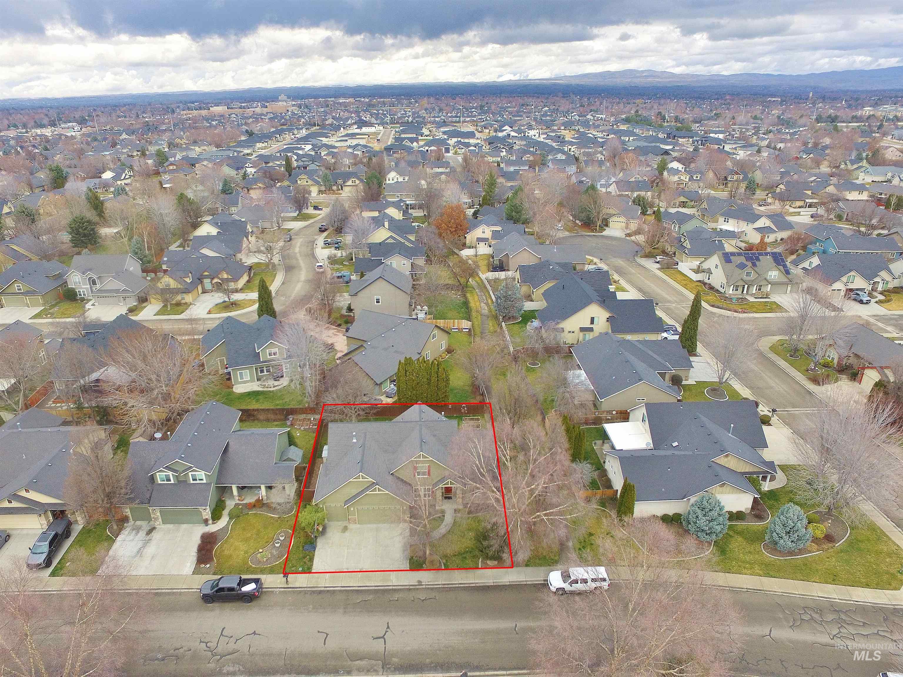 1038 W Yosemite Dr, Meridian, Idaho 83646, 5 Bedrooms, 3 Bathrooms, Residential For Sale, Price $619,000,MLS 98977096