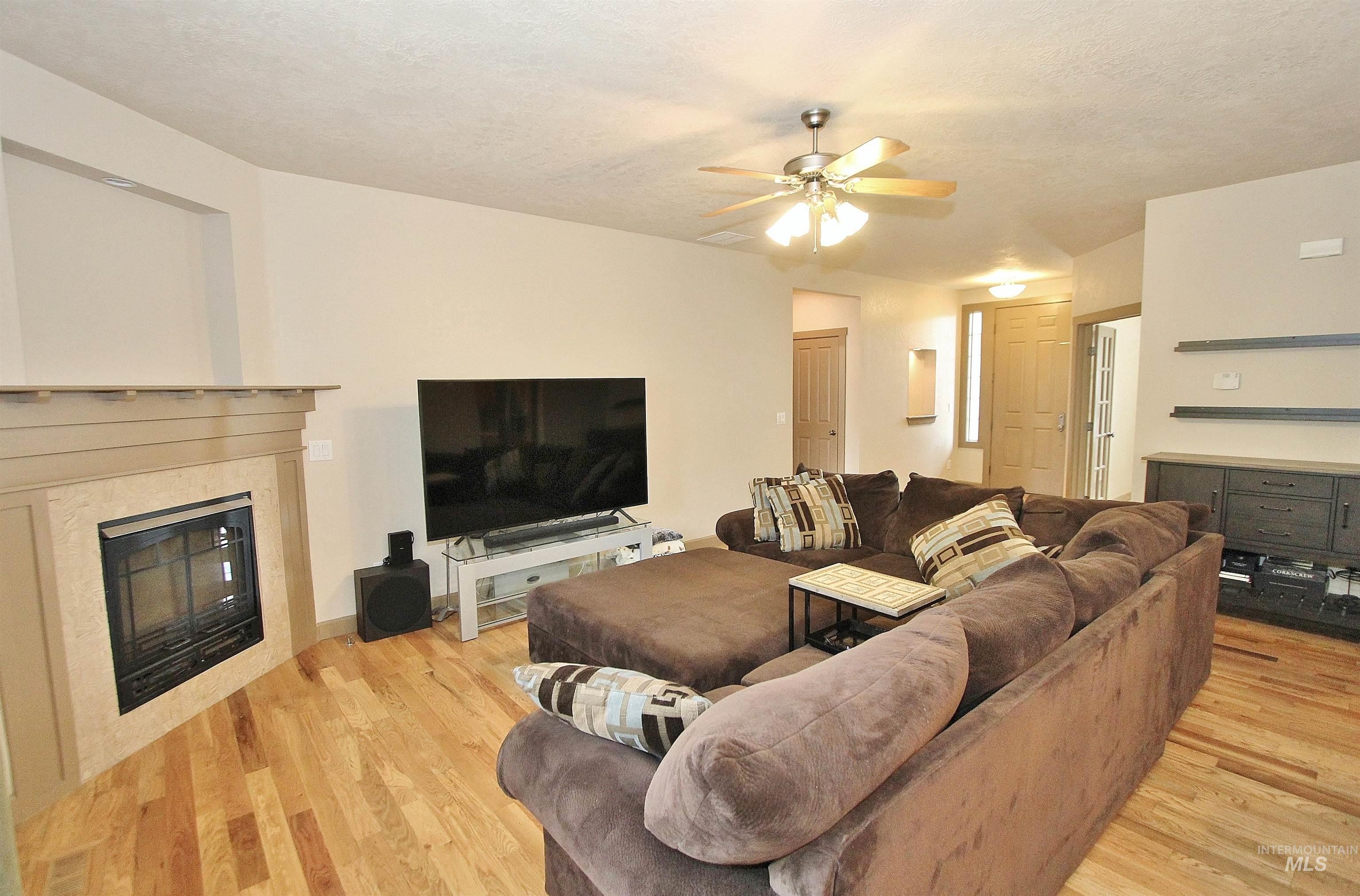 1038 W Yosemite Dr, Meridian, Idaho 83646, 5 Bedrooms, 3 Bathrooms, Residential For Sale, Price $619,000,MLS 98977096