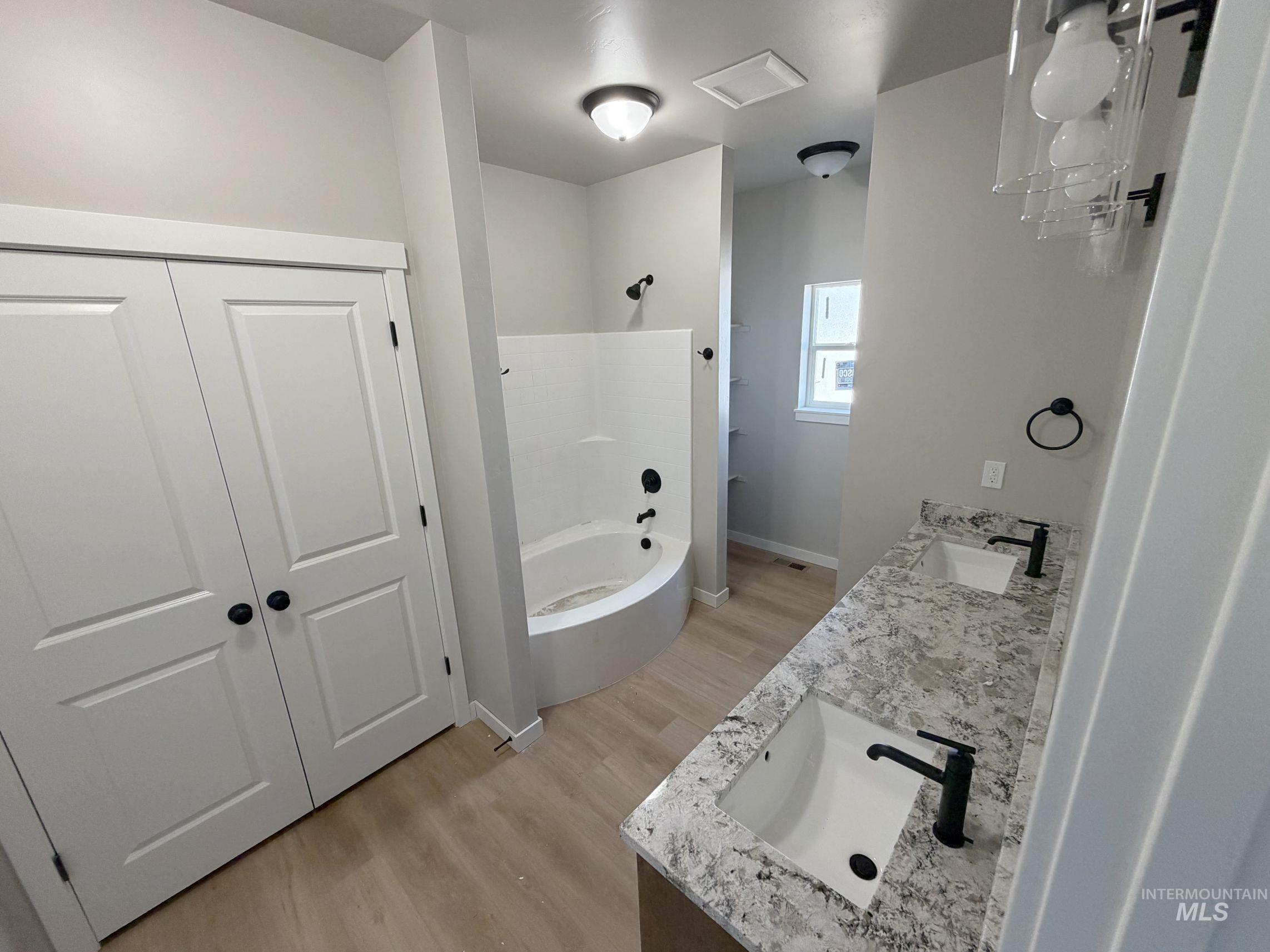 1401 N Kennedy Street, Jerome, Idaho 83338, 5 Bedrooms, 2.5 Bathrooms, Residential For Sale, Price $494,900,MLS 98977097