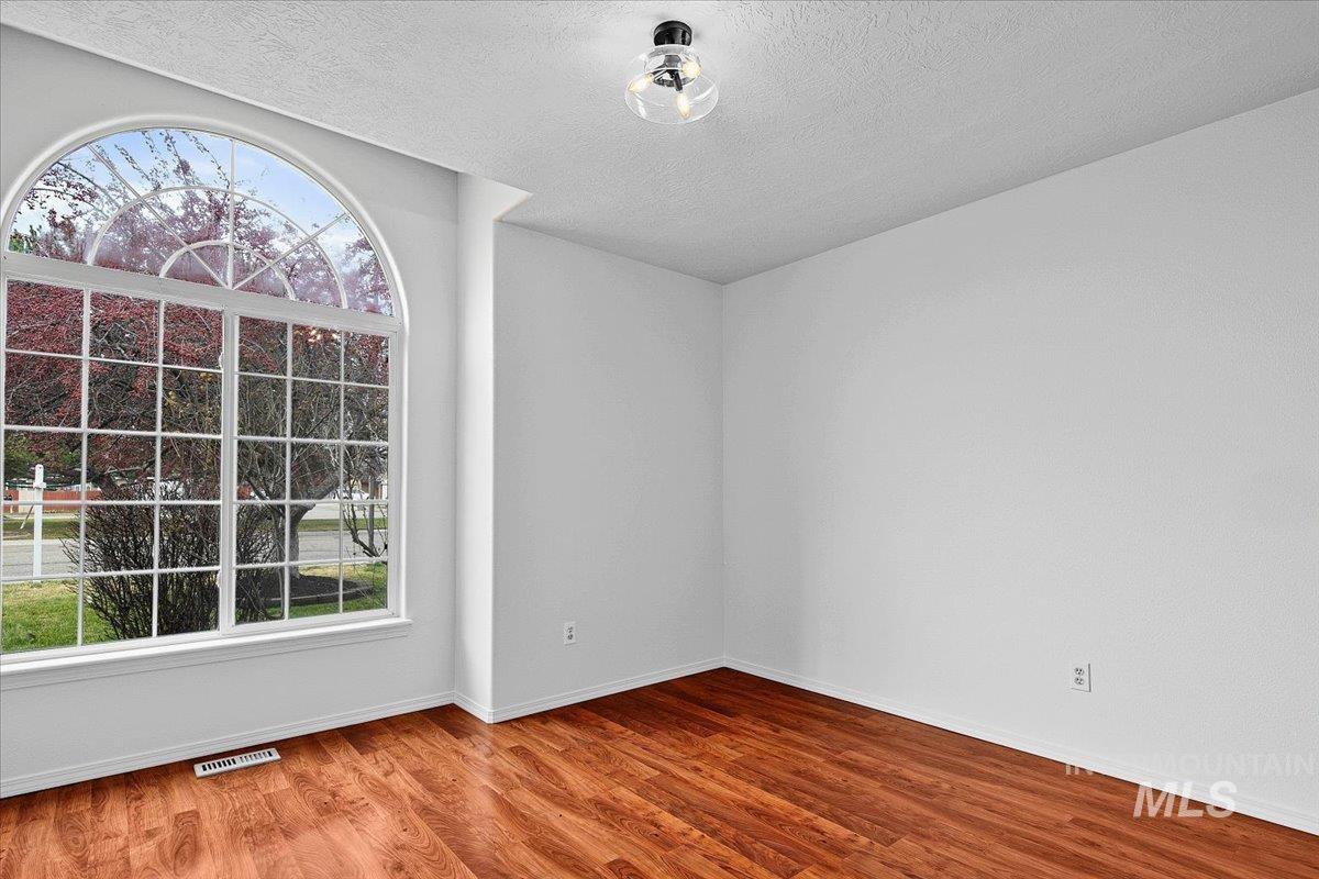 4488 N Crimson Pl., Boise, Idaho 83703, 3 Bedrooms, 2 Bathrooms, Residential For Sale, Price $474,900,MLS 98977099