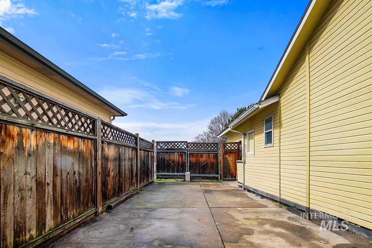 4488 N Crimson Pl., Boise, Idaho 83703, 3 Bedrooms, 2 Bathrooms, Residential For Sale, Price $474,900,MLS 98977099