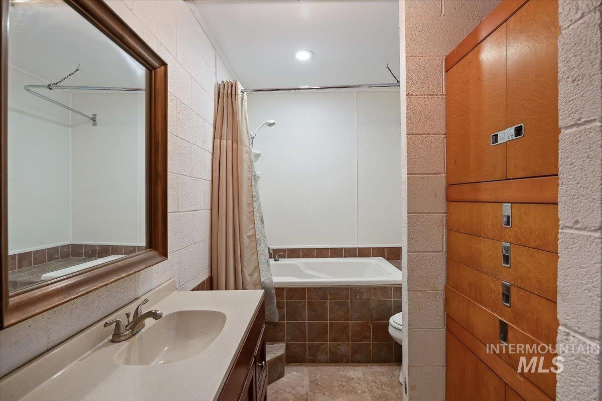 57 E 5400, Hagerman, Idaho 83332, 3 Bedrooms, 1 Bathroom, Residential For Sale, Price $499,000,MLS 98977101