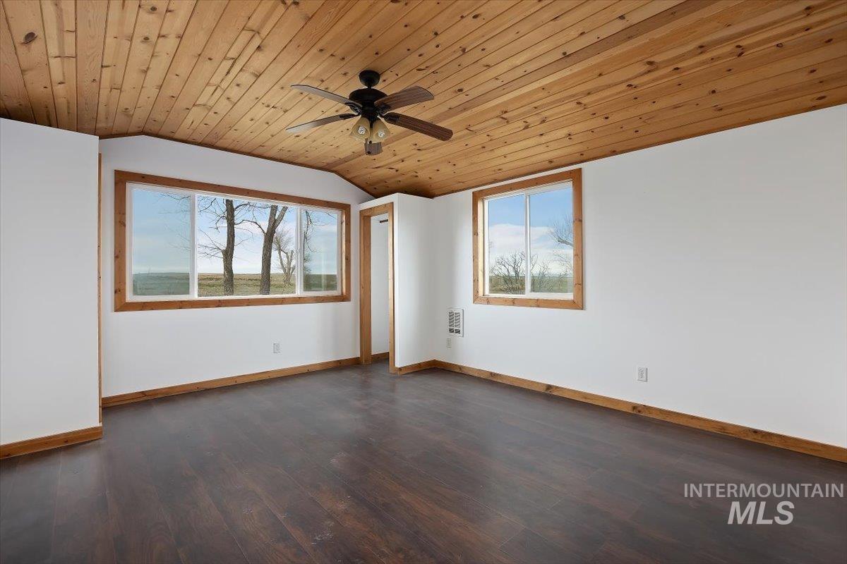 57 E 5400, Hagerman, Idaho 83332, 3 Bedrooms, 1 Bathroom, Residential For Sale, Price $499,000,MLS 98977101