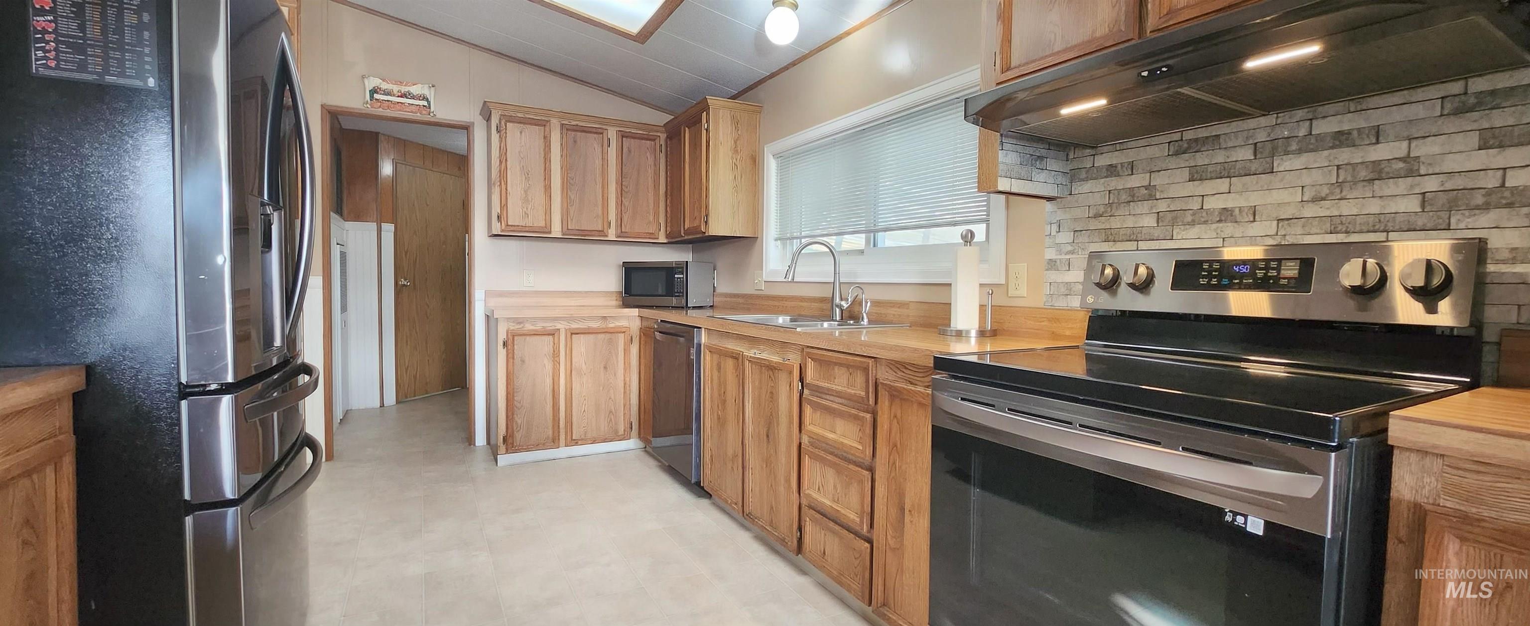 2392 N Patricia Ln, Boise, Idaho 83704, 2 Bedrooms, 2 Bathrooms, Residential For Sale, Price $129,999,MLS 98977105