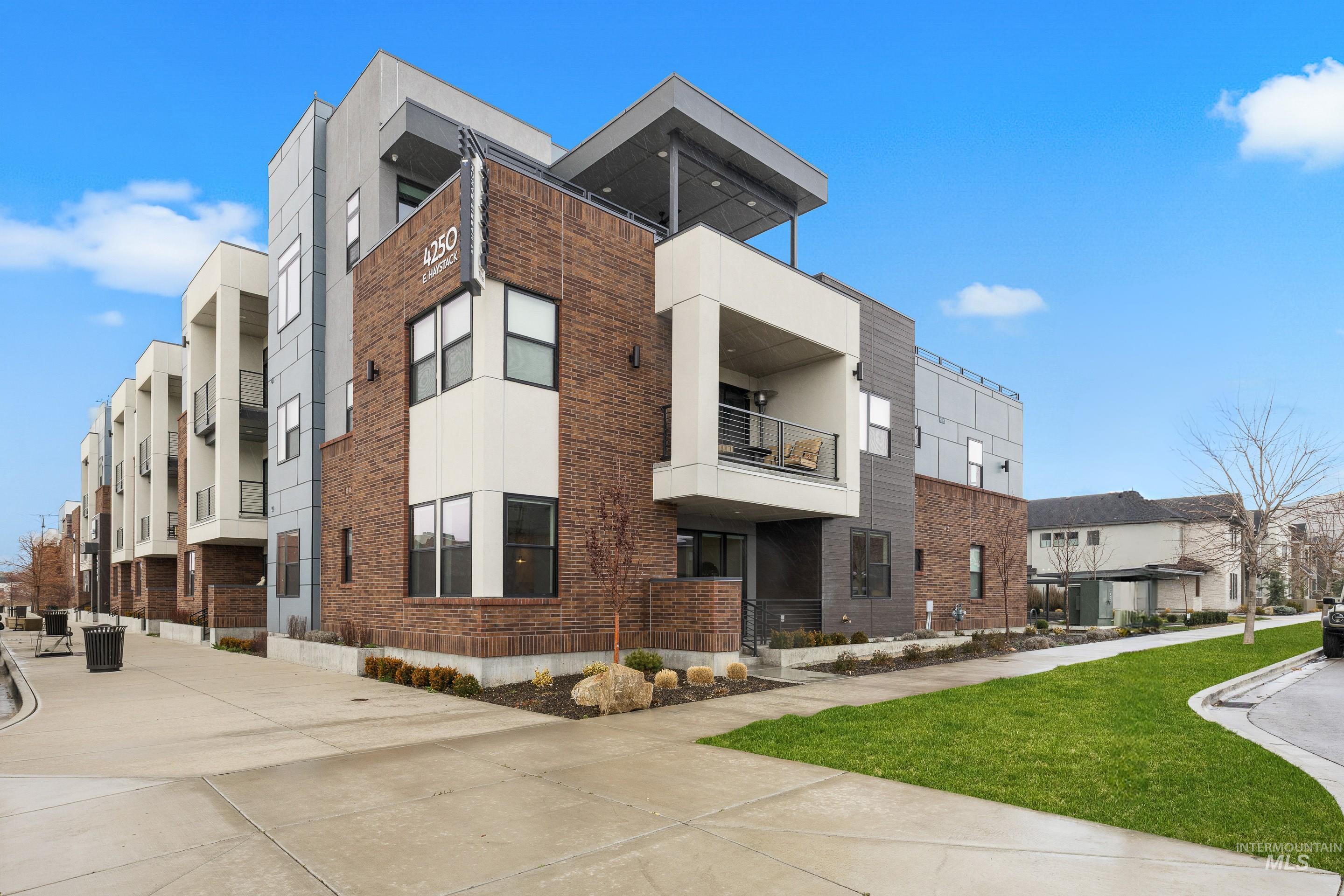 4250 E Haystack St, Boise, Idaho 83716, 3 Bedrooms, 2 Bathrooms, Residential For Sale, Price $539,900,MLS 98977106