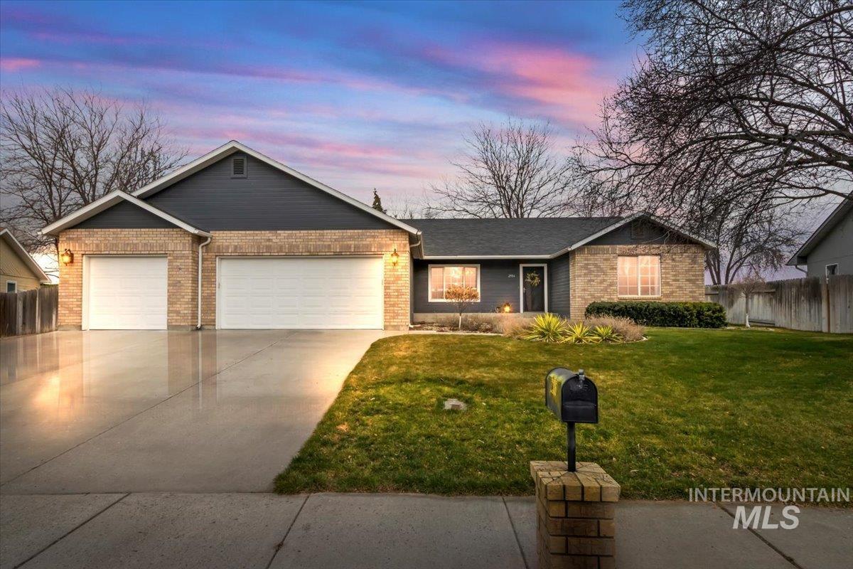2306 Hillcrest Drive, Twin Falls, Idaho 83301, 4 Bedrooms, 2 Bathrooms, Residential For Sale, Price $499,900,MLS 98977109