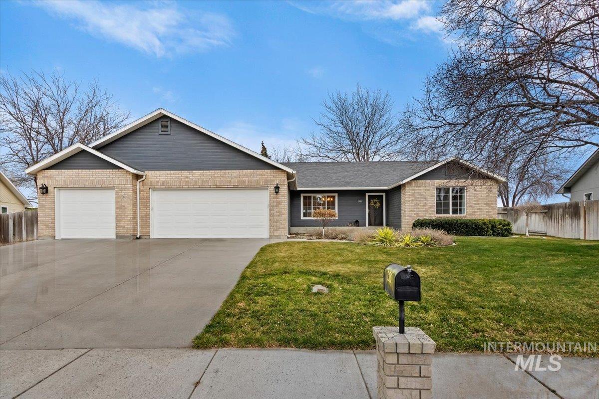 2306 Hillcrest Drive, Twin Falls, Idaho 83301, 4 Bedrooms, 2 Bathrooms, Residential For Sale, Price $499,900,MLS 98977109